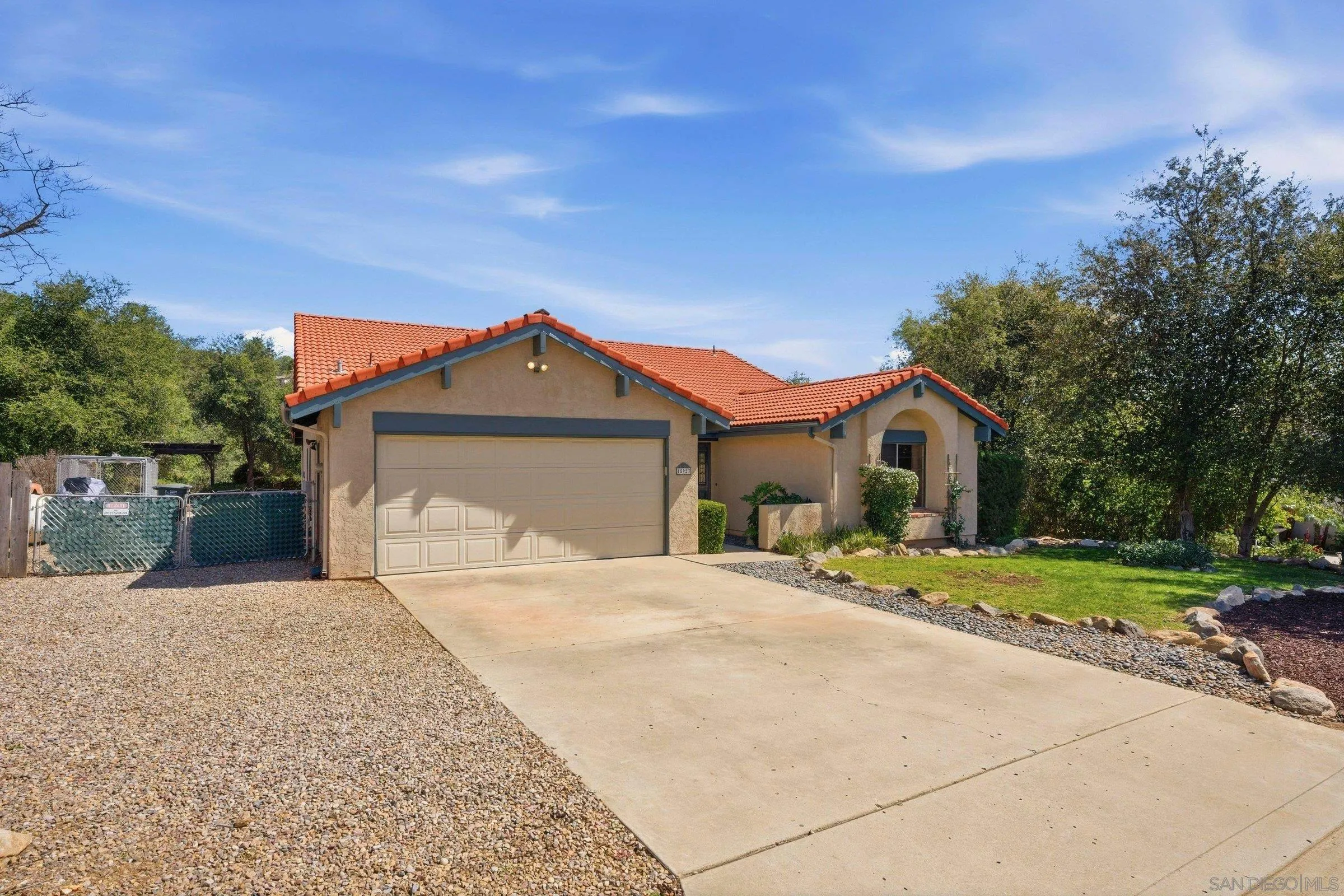 https://cdn.realtyfeed.com/cdn/127/260006078/d2b724a74f7430216e99c764d851f914.webp