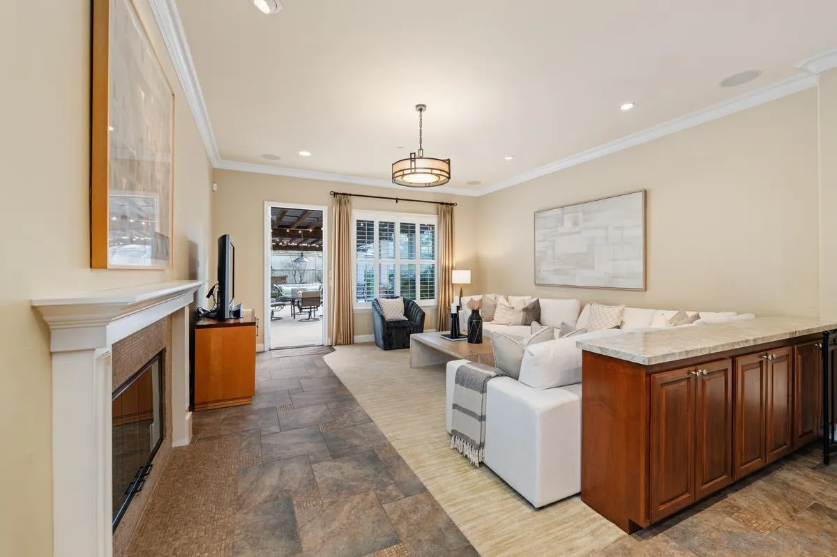 https://cdn.realtyfeed.com/cdn/127/260006080/a54455de8ef6b818496bfdd06d95973d.webp