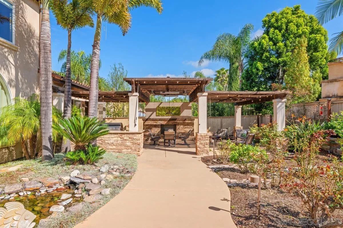 https://cdn.realtyfeed.com/cdn/127/260006080/f17bfcef0a7559c861934e41939fd13b.webp