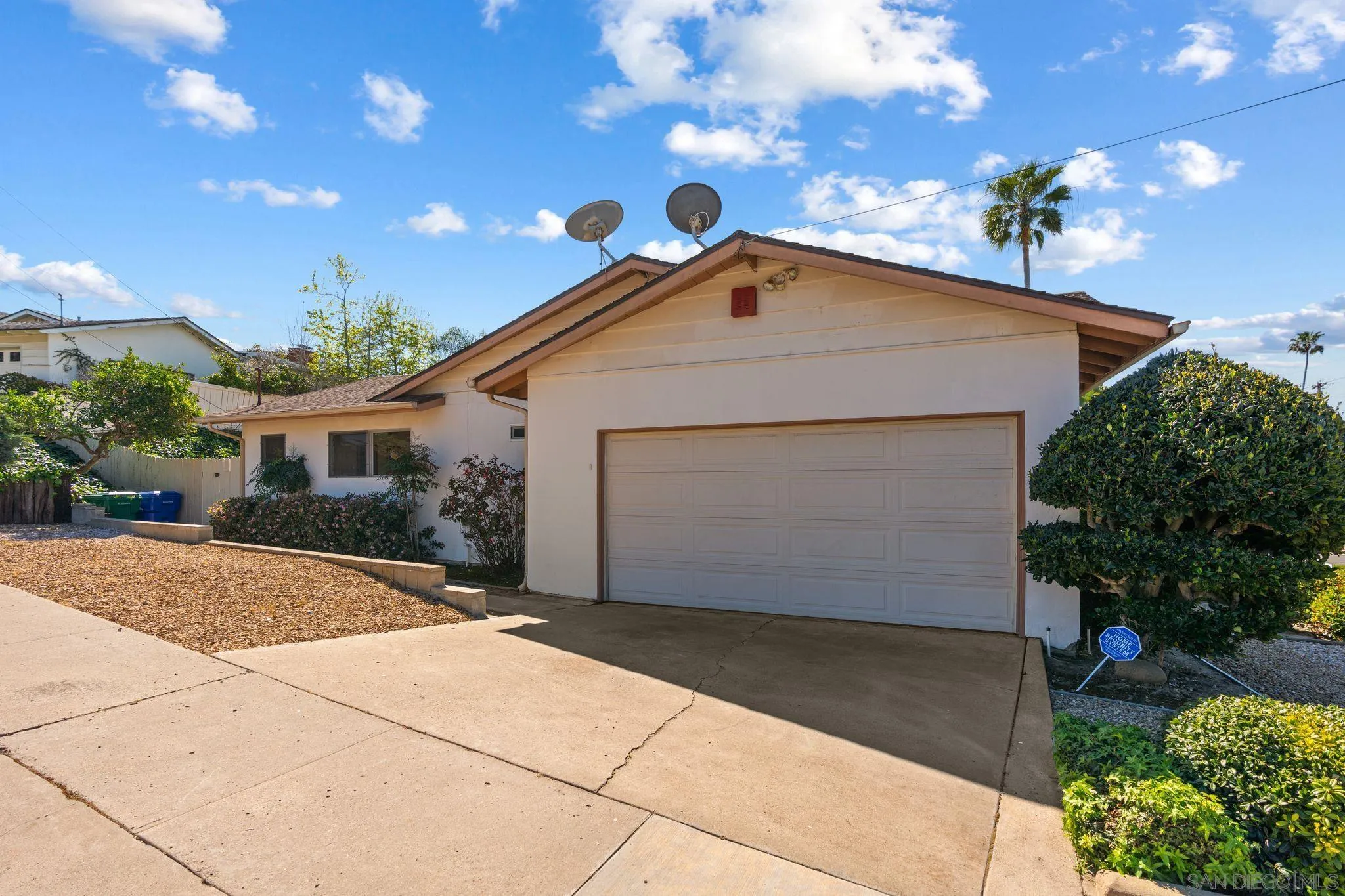 https://cdn.realtyfeed.com/cdn/127/260006088/bd3cc83f934745635912df58f3160f44.webp