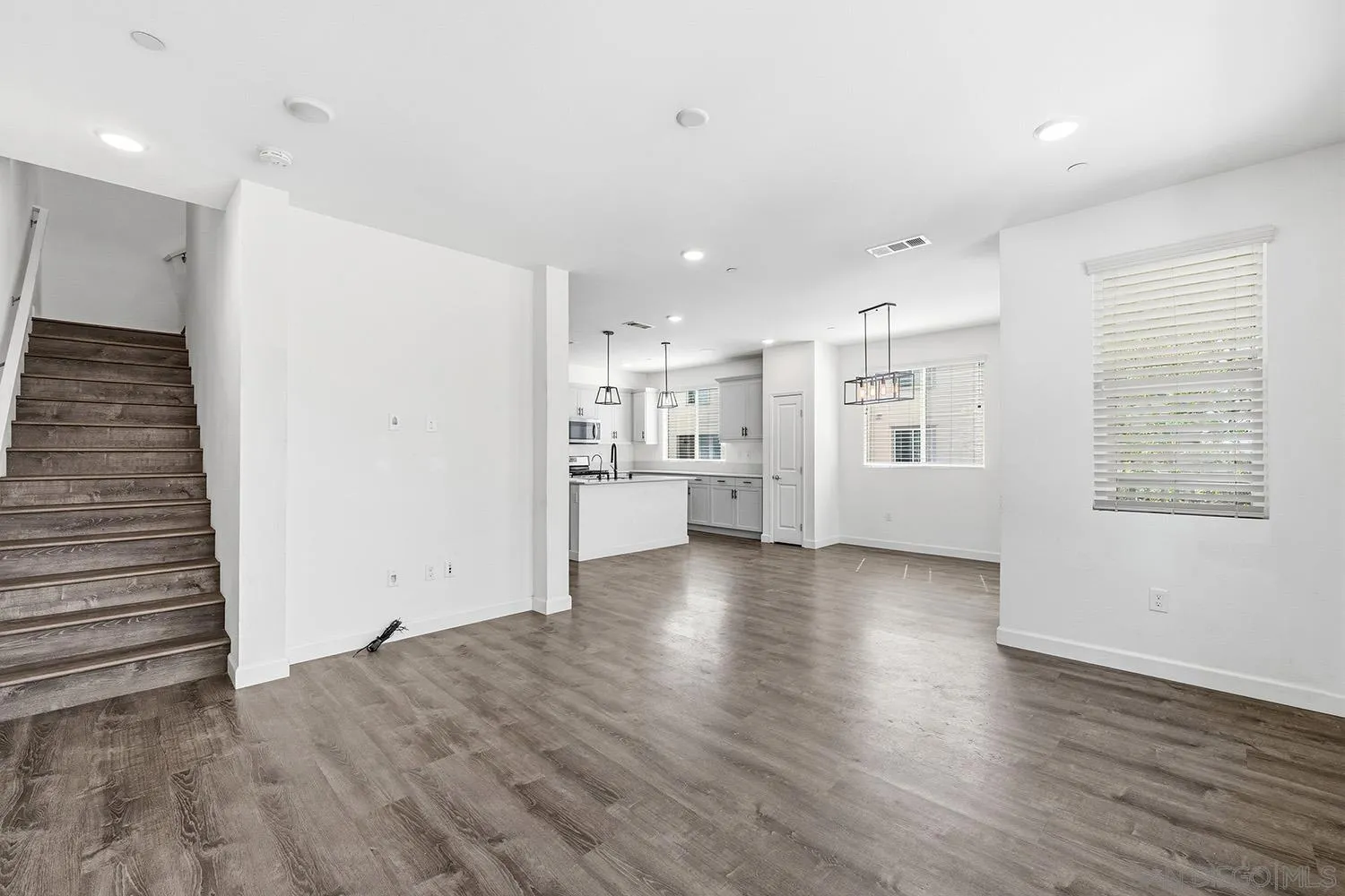 https://cdn.realtyfeed.com/cdn/127/260006095/0cc7def90455a346d72e663917088036.webp