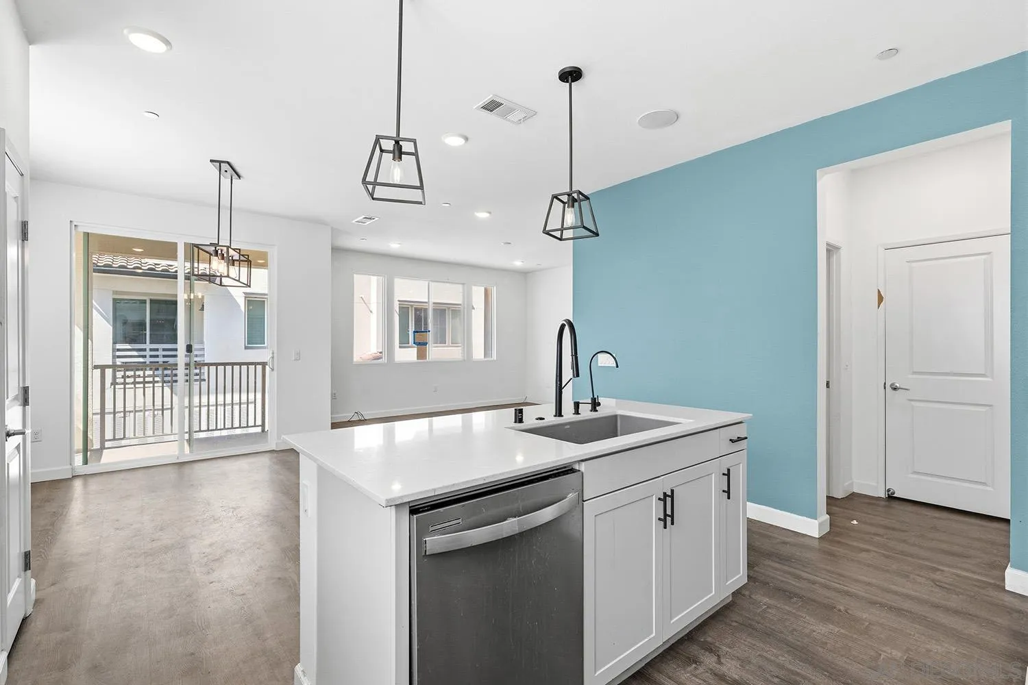 https://cdn.realtyfeed.com/cdn/127/260006095/1b48d273b7dd5c4aee24ec5f8e60e73b.webp
