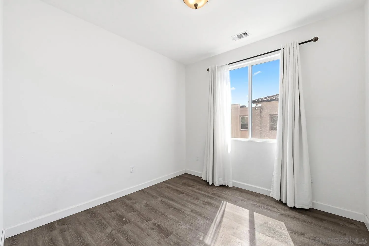 https://cdn.realtyfeed.com/cdn/127/260006095/8e4a2868e612ba4725553ef3b7026c29.webp