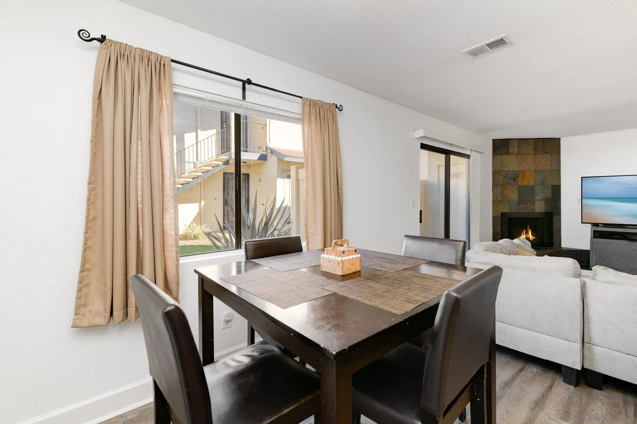 Photo #7: 260006101 Listing: Photo #7