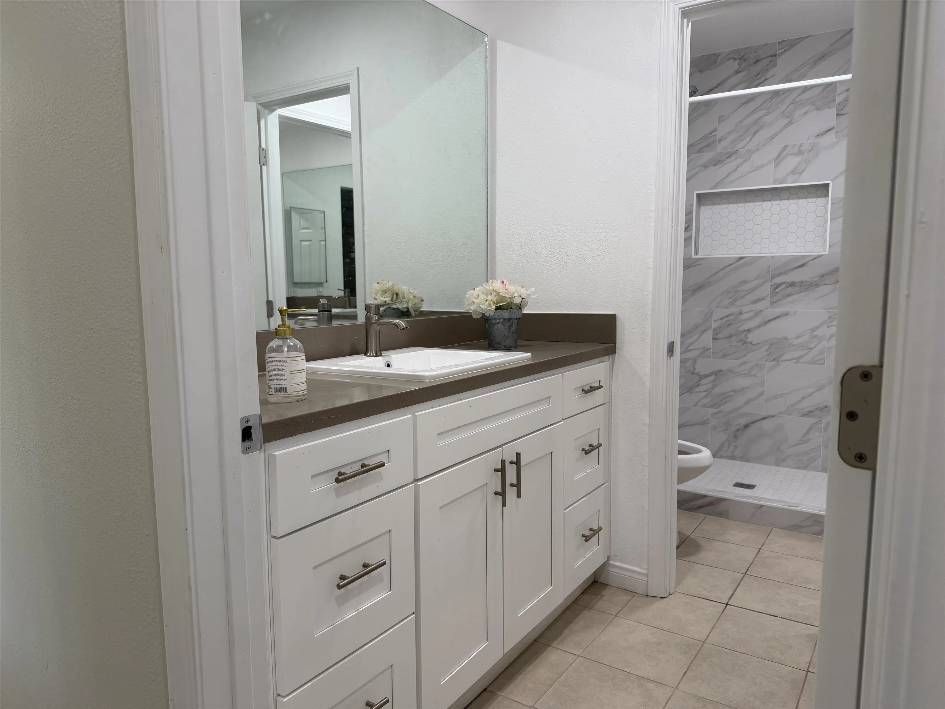 Photo #6: 260006102 Listing: Photo #6