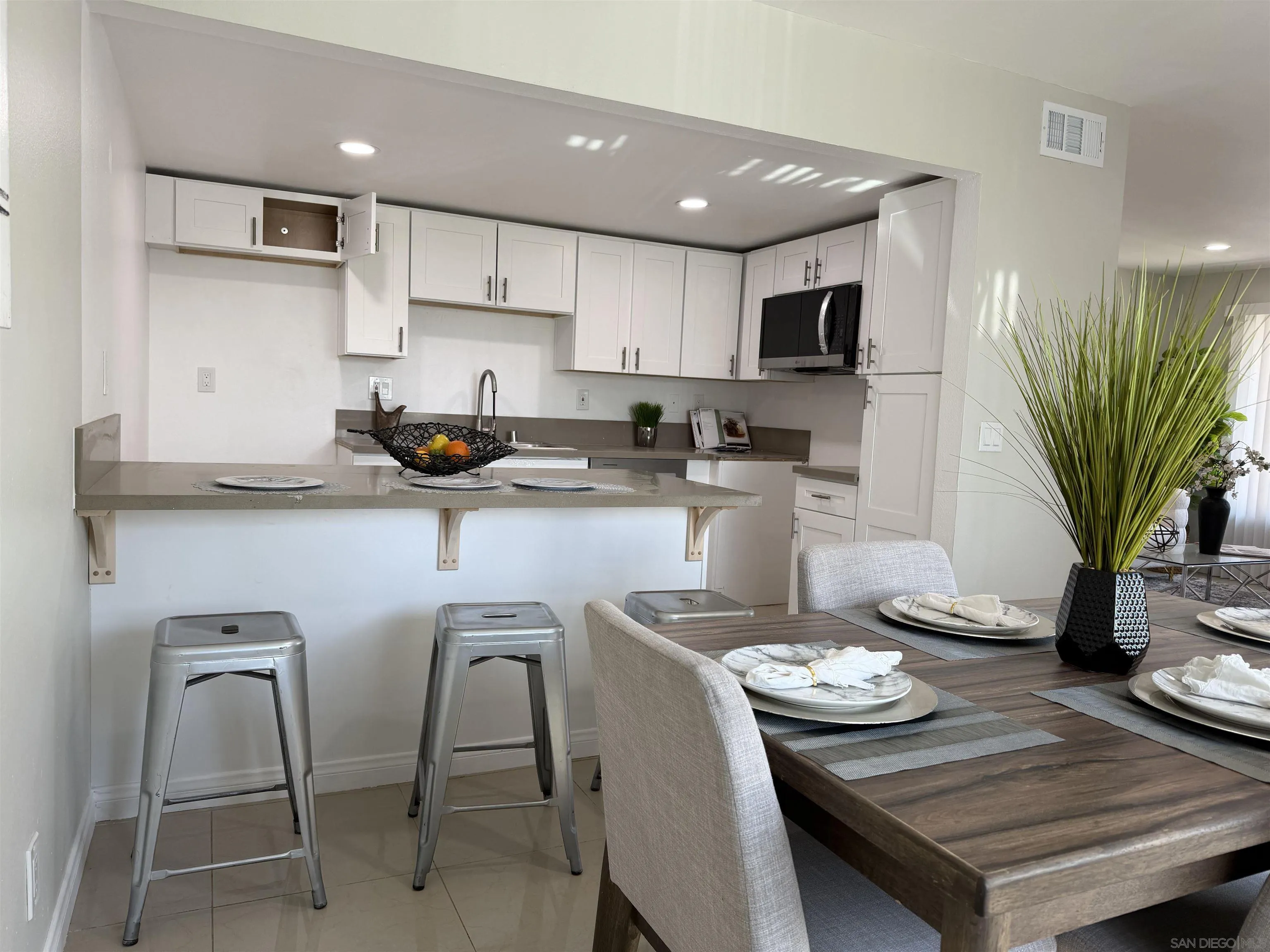 Photo #4: 260006102 Listing: Photo #4