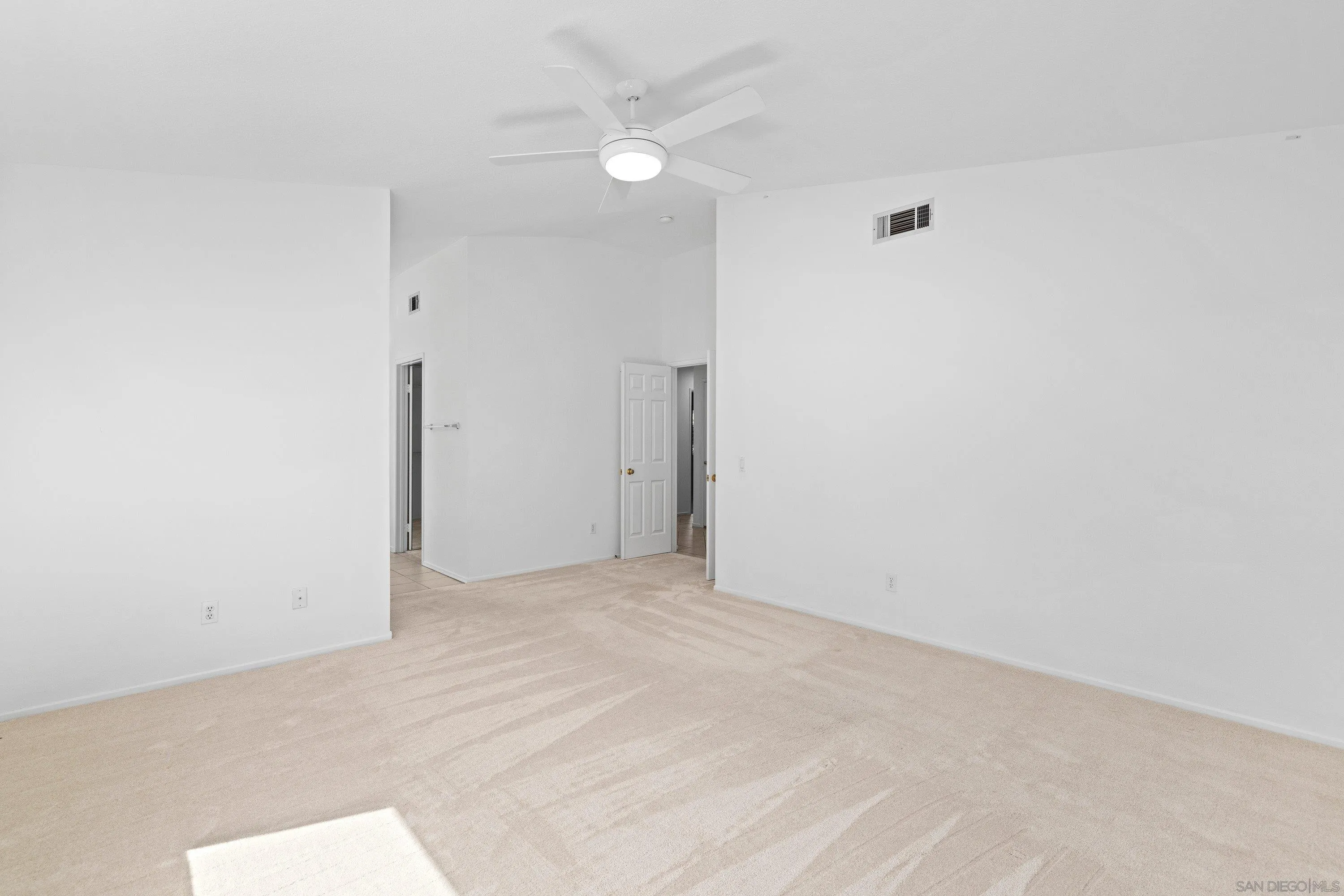 https://cdn.realtyfeed.com/cdn/127/260006114/30304c0799110444392ac5f25337f337.webp