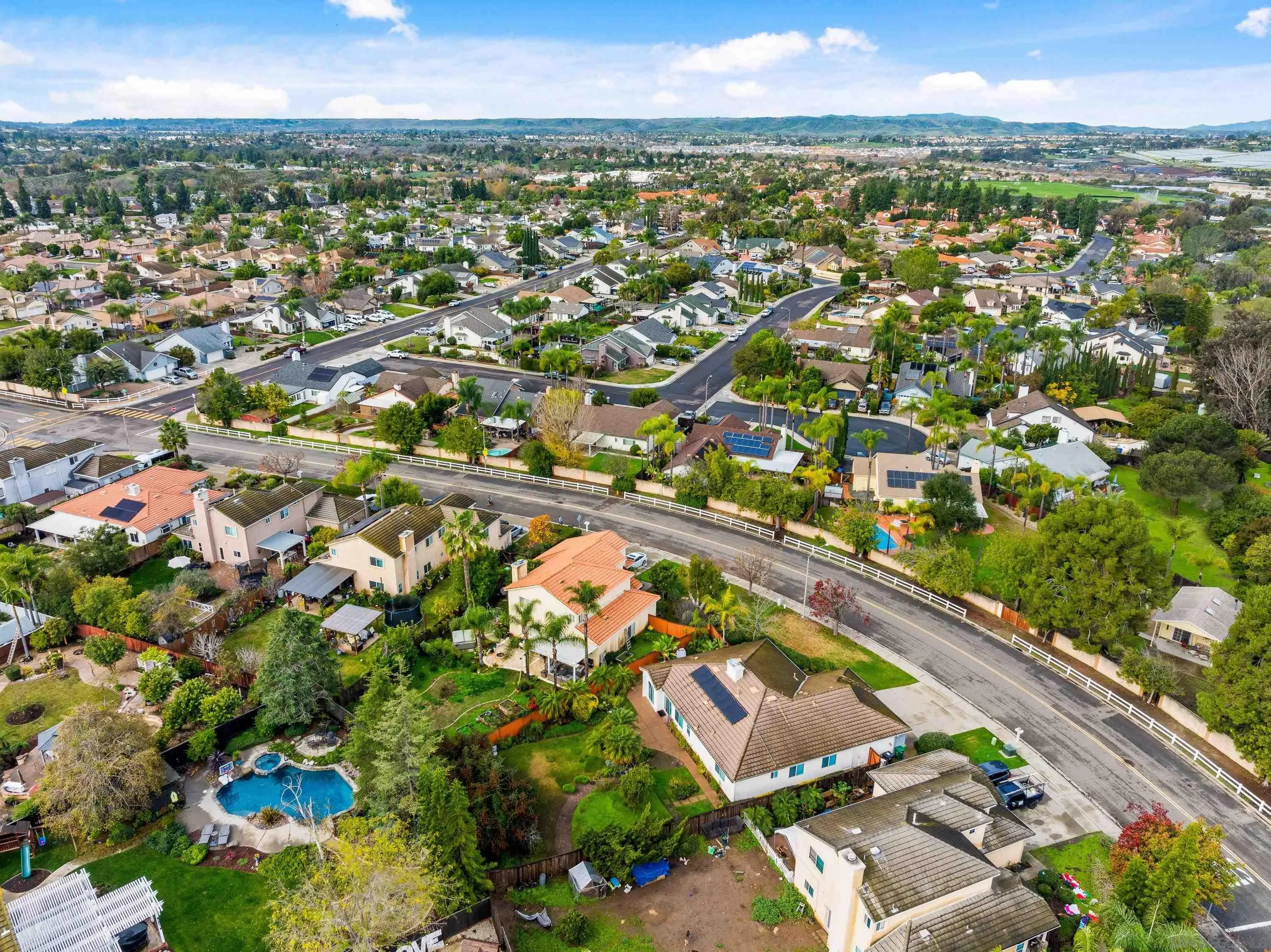 https://cdn.realtyfeed.com/cdn/127/260006114/39decb7752bd48bb606f904de215a663.webp