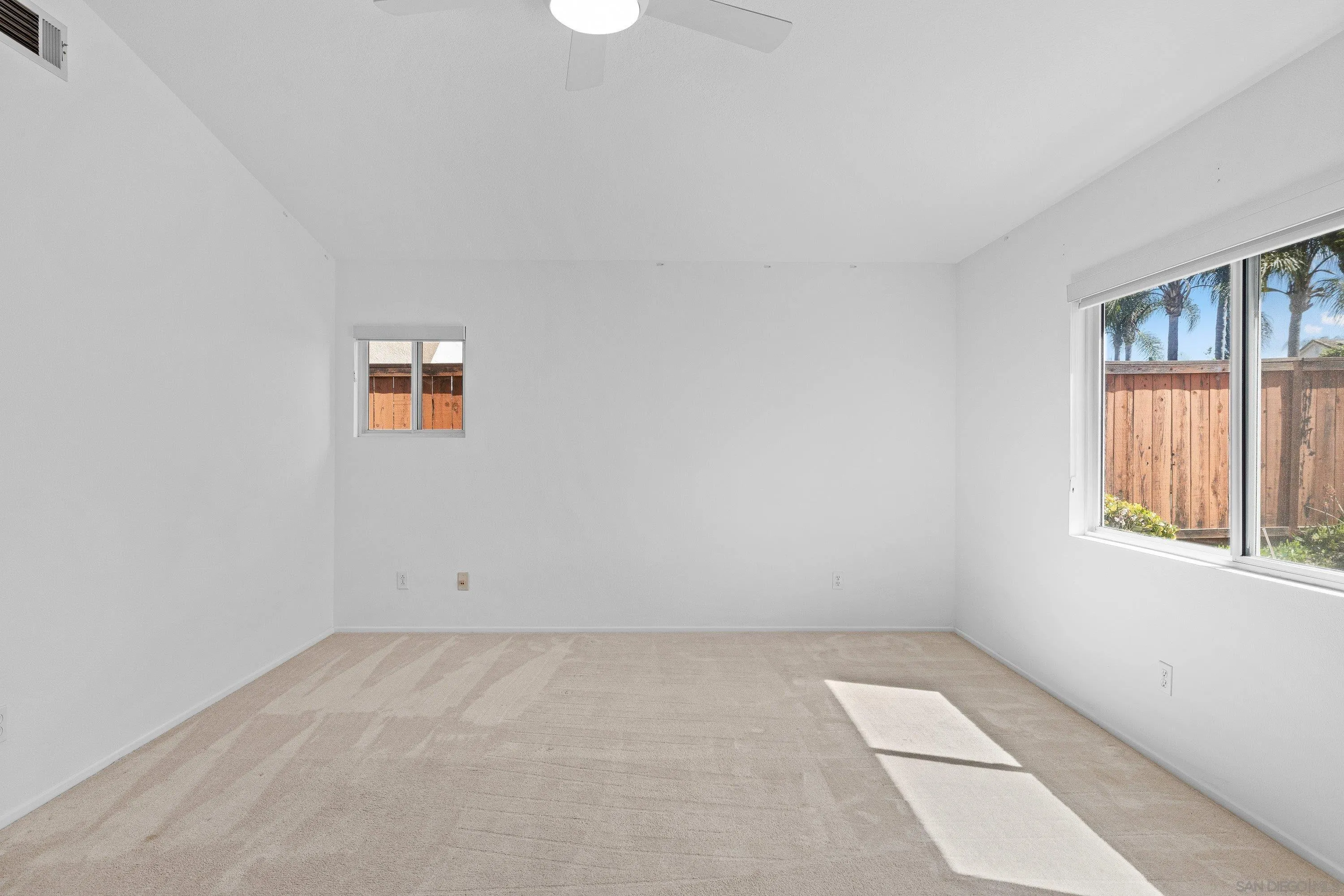 https://cdn.realtyfeed.com/cdn/127/260006114/3becf258f372bc8bf9ee8972ec8fc377.webp