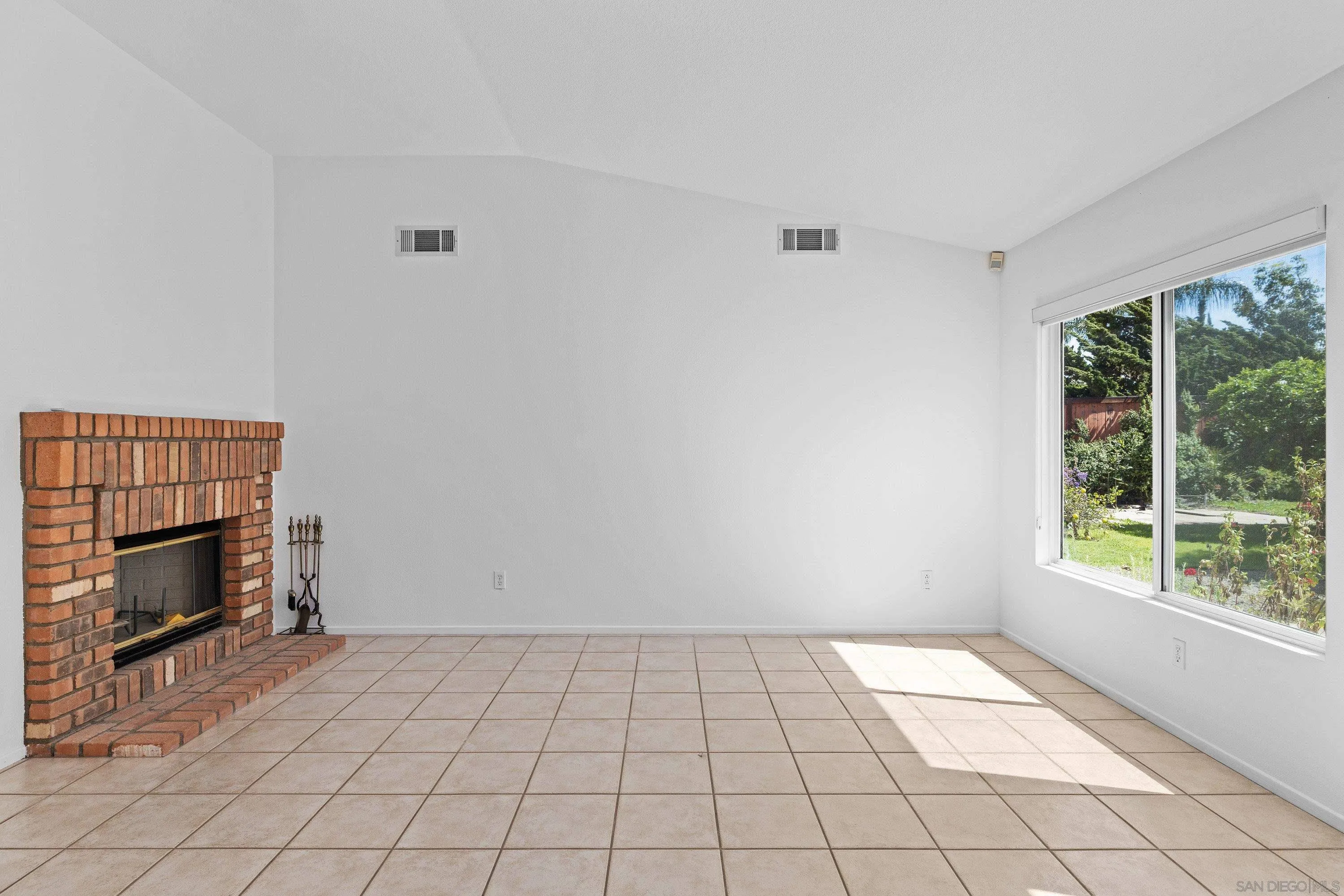 https://cdn.realtyfeed.com/cdn/127/260006114/3fa5ecb05692a2752816a14accc1b5ac.webp