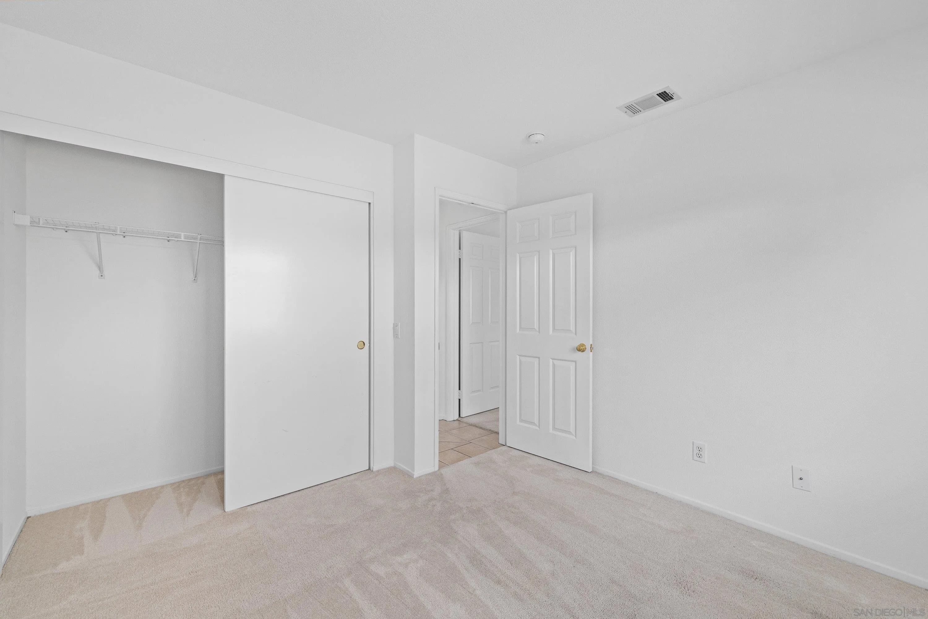 https://cdn.realtyfeed.com/cdn/127/260006114/51577bf38c1f32928f1db00a61e3e056.webp