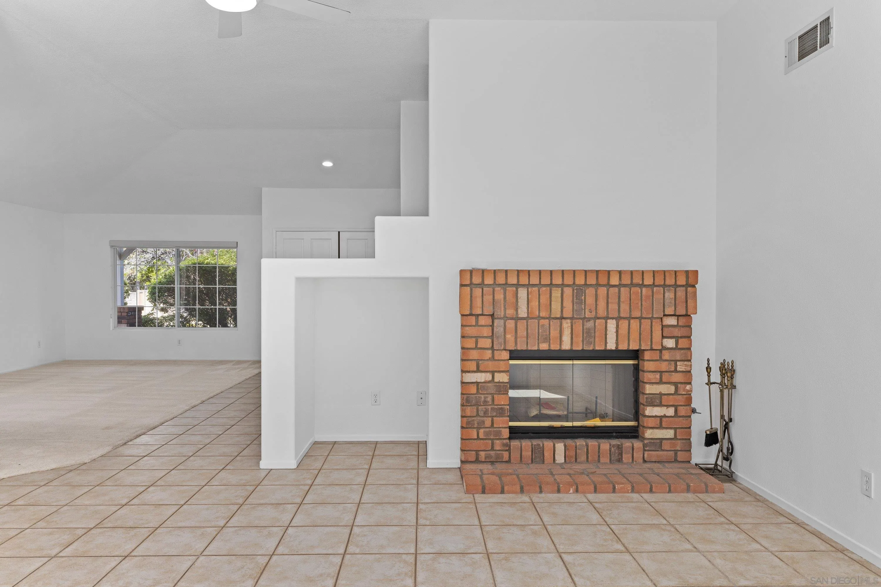 https://cdn.realtyfeed.com/cdn/127/260006114/5fc75999f9f4ce58e8802f7eb00e4cfe.webp