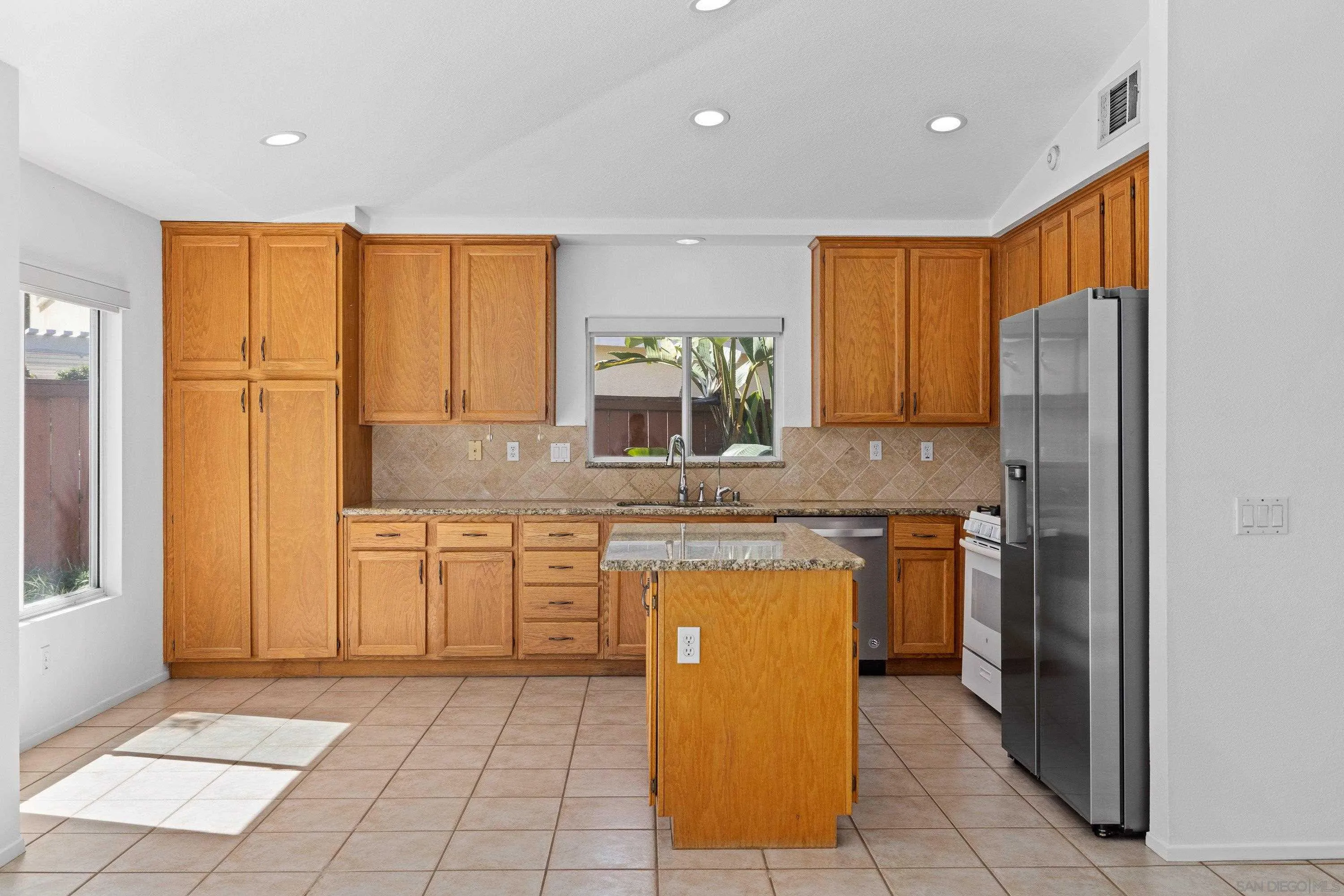 https://cdn.realtyfeed.com/cdn/127/260006114/84e08f75c433758c6355f67599720482.webp