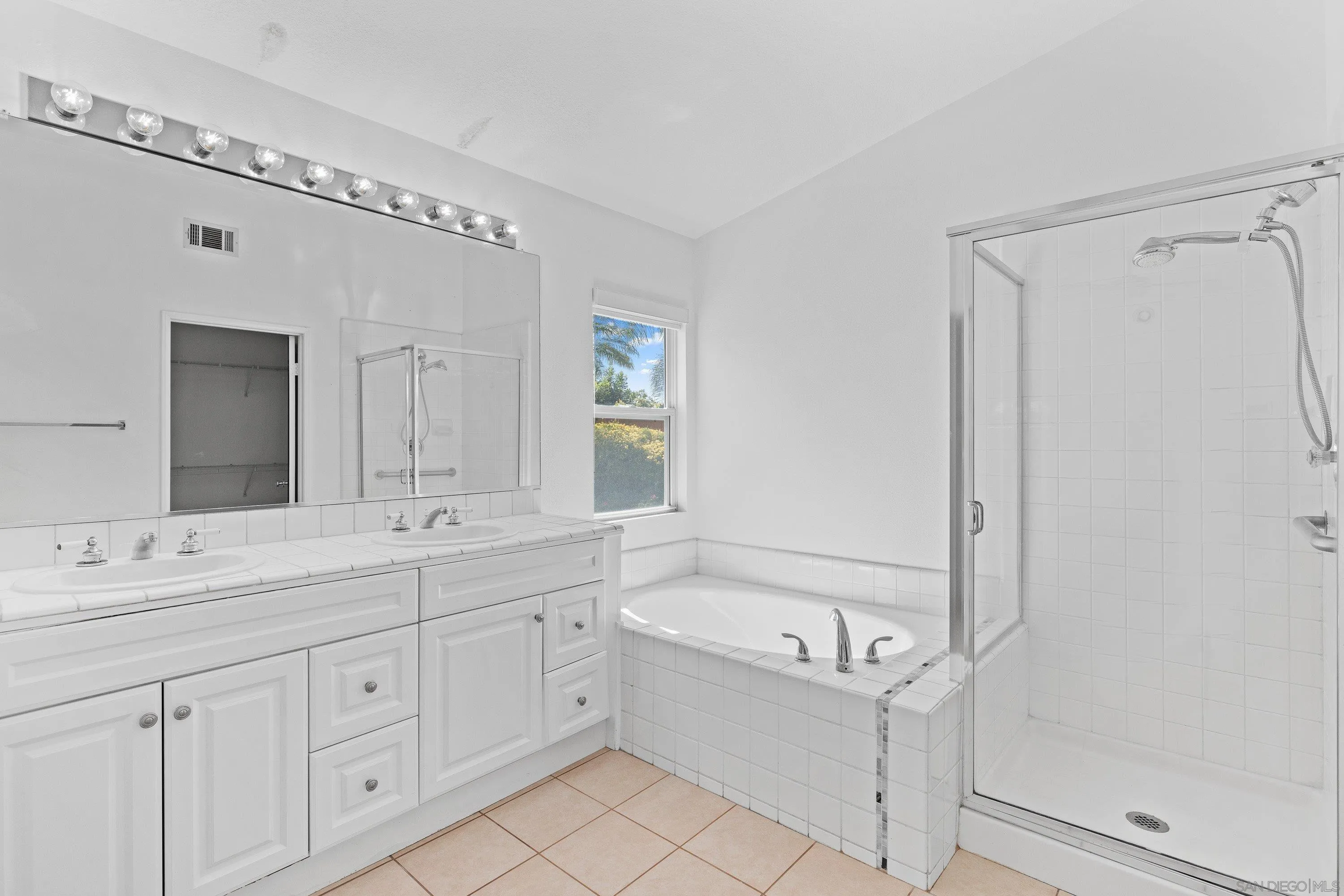 https://cdn.realtyfeed.com/cdn/127/260006114/a06a5ce7111520f86a17b07a136d9dfb.webp