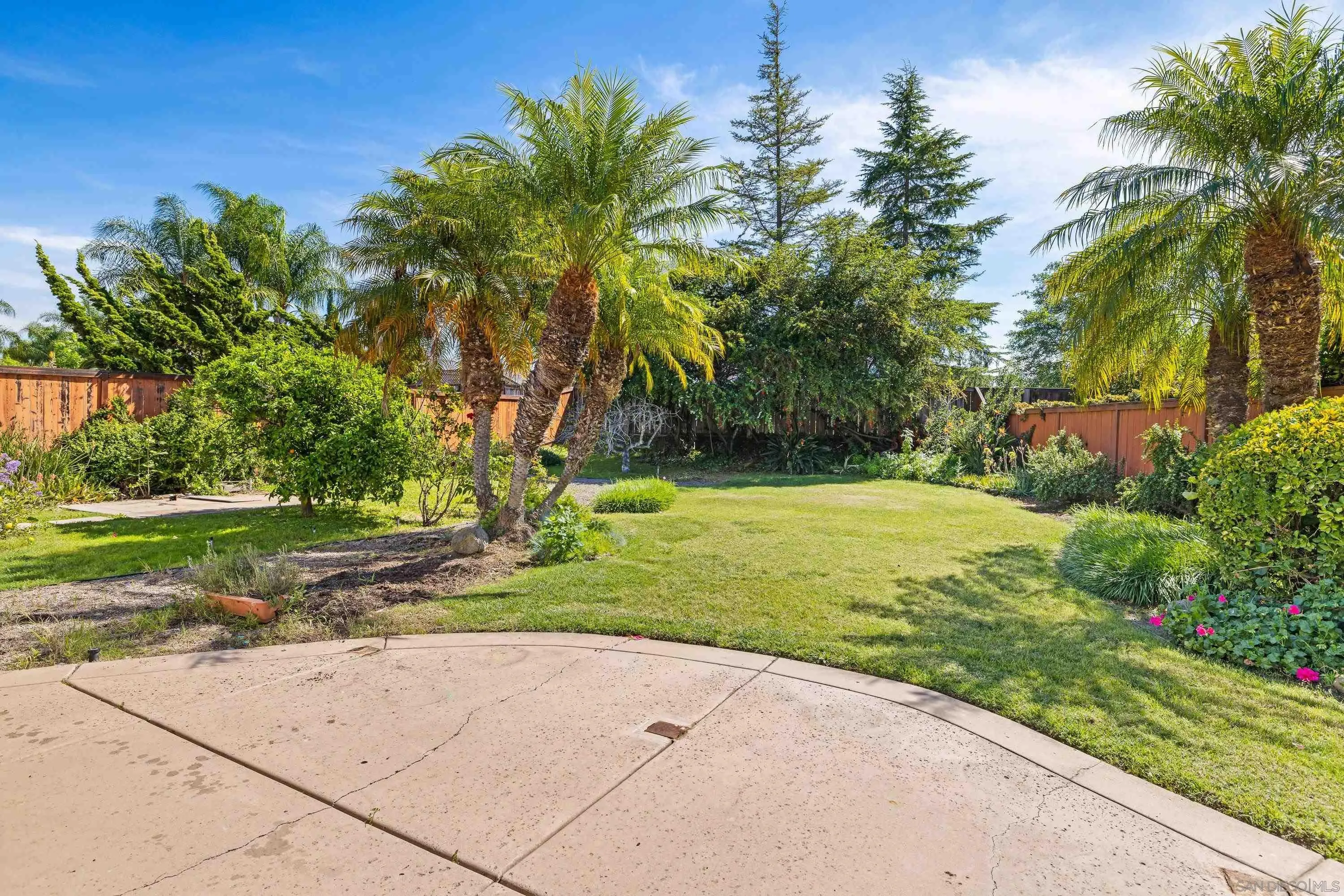 https://cdn.realtyfeed.com/cdn/127/260006114/bade8456b3ee7da55c481a258e450c3d.webp