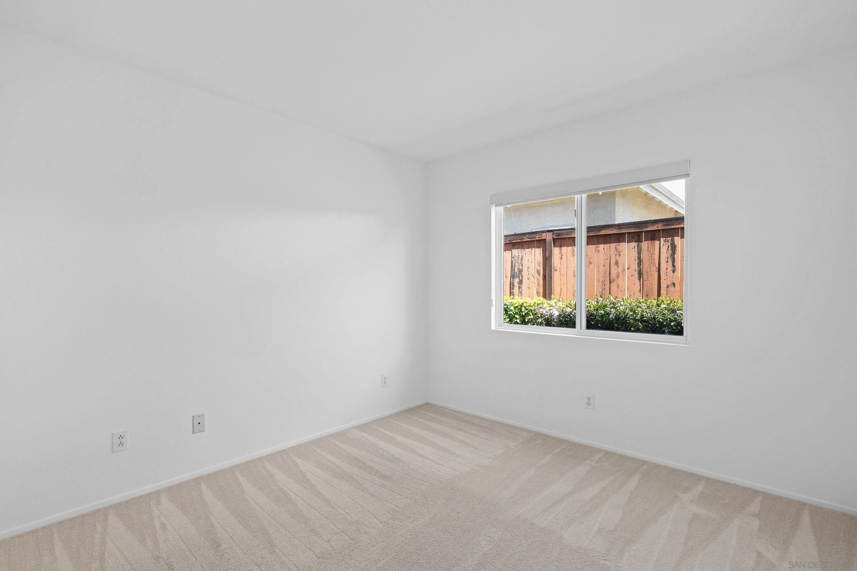 https://cdn.realtyfeed.com/cdn/127/260006114/c212d715670ee281f5b515c8d8def060.webp