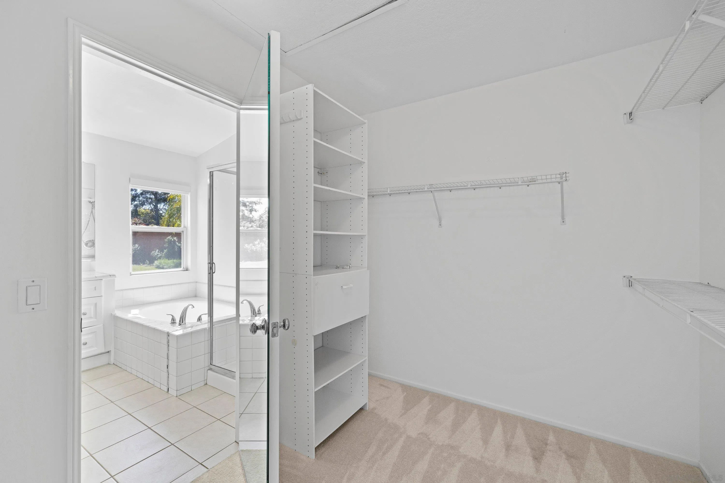 https://cdn.realtyfeed.com/cdn/127/260006114/dc7042ea3eab9e4849829db9dc084222.webp