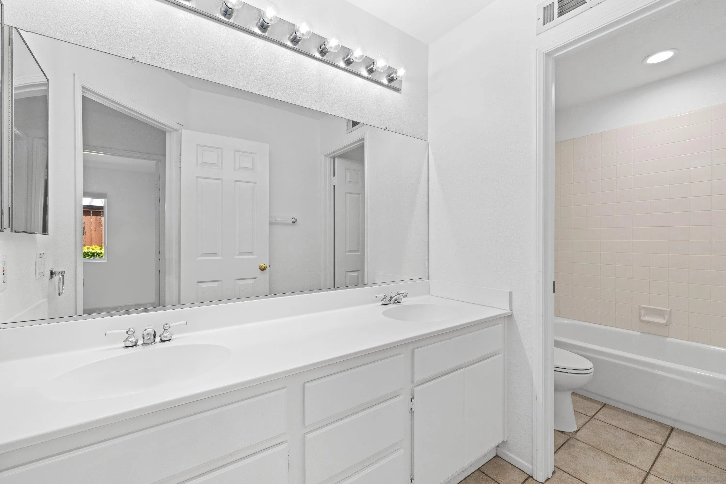 https://cdn.realtyfeed.com/cdn/127/260006114/f91b8f3f1f88a1f6fd84a7176cfc3105.webp