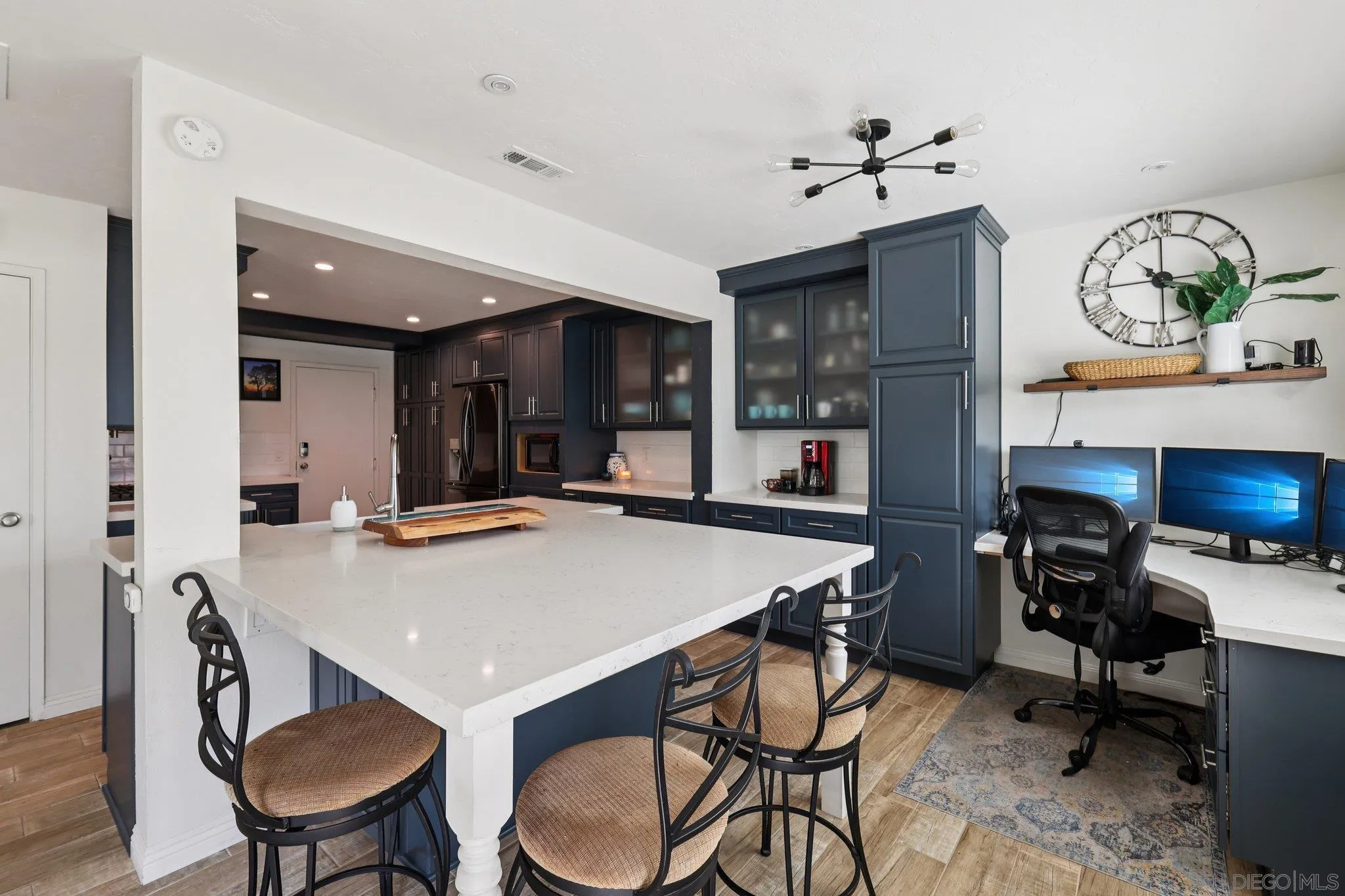 https://cdn.realtyfeed.com/cdn/127/260006118/716898bf83605384a123b311124d3898.webp