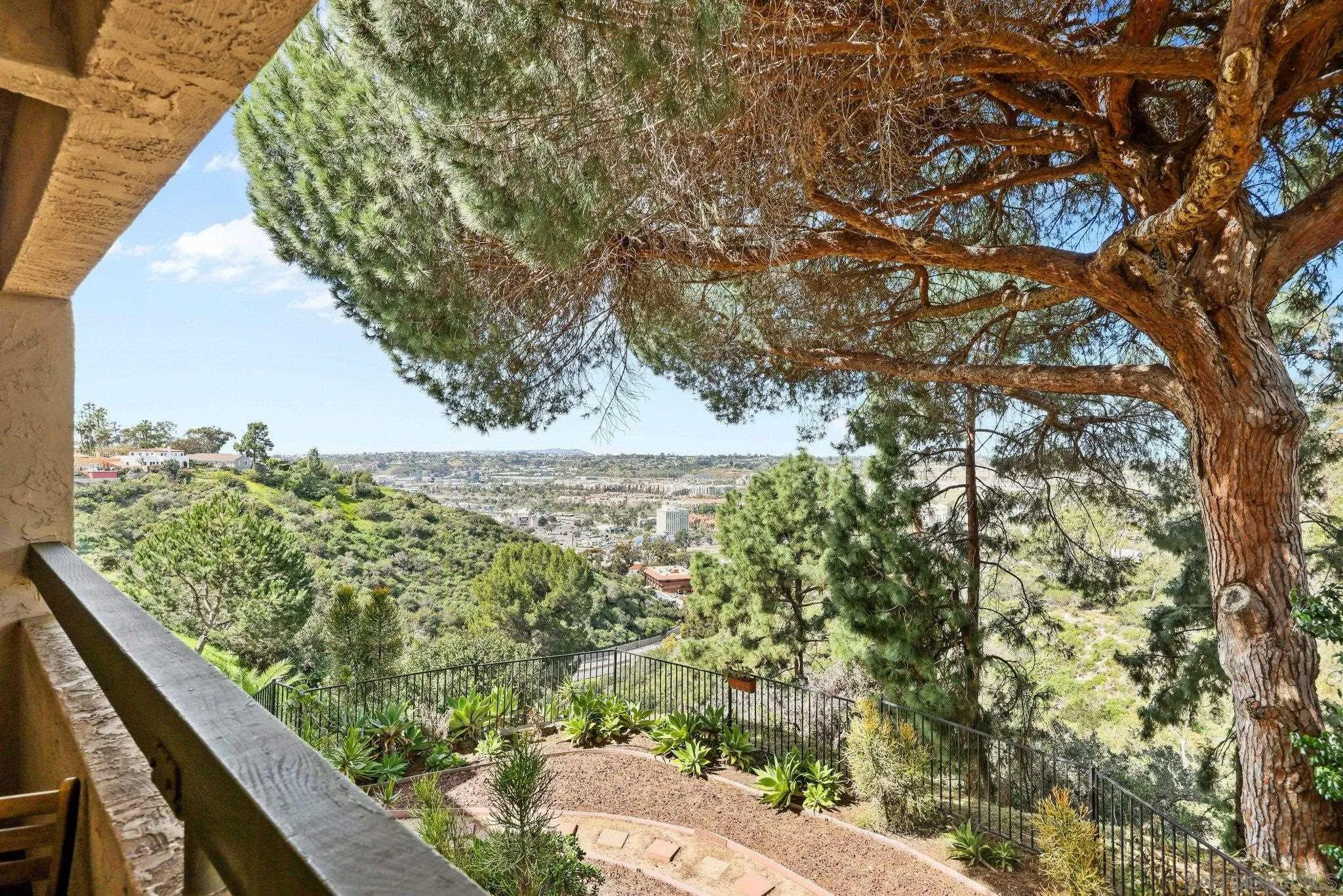 Photo #6: 260006122 Listing: Photo #6