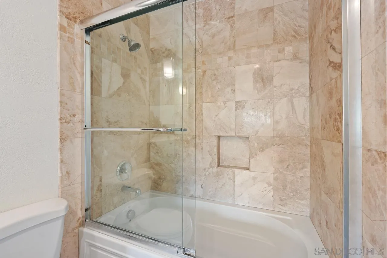 Photo #13: 260006125 Listing: Photo #13