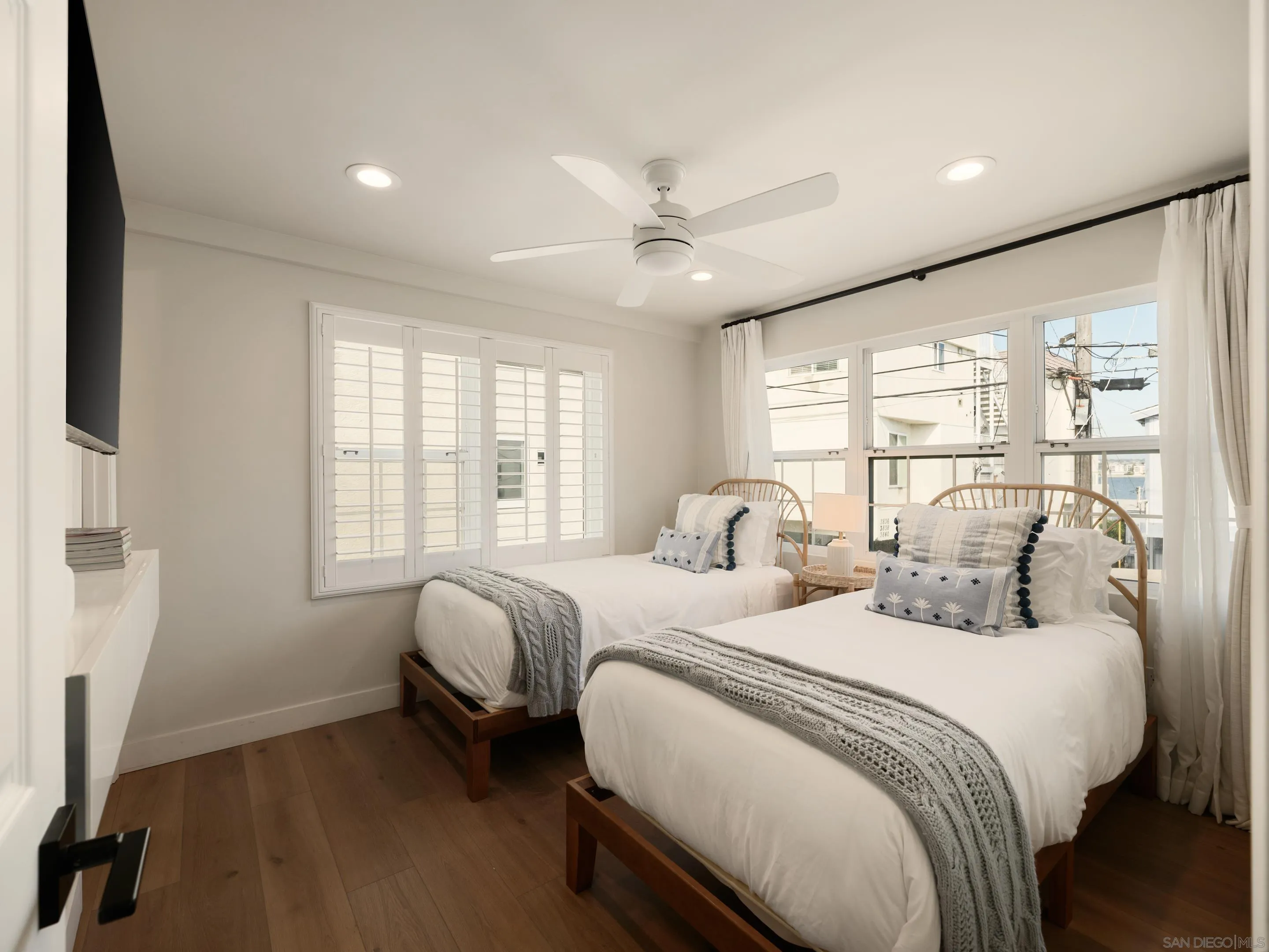 https://cdn.realtyfeed.com/cdn/127/260006129/a880221cac5906dd85af0a0469a3fdc2.webp
