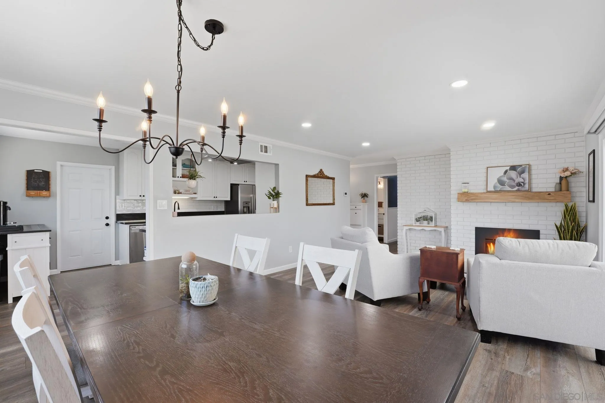 https://cdn.realtyfeed.com/cdn/127/260006131/190fd41db82141c49d578ae5f6624660.webp