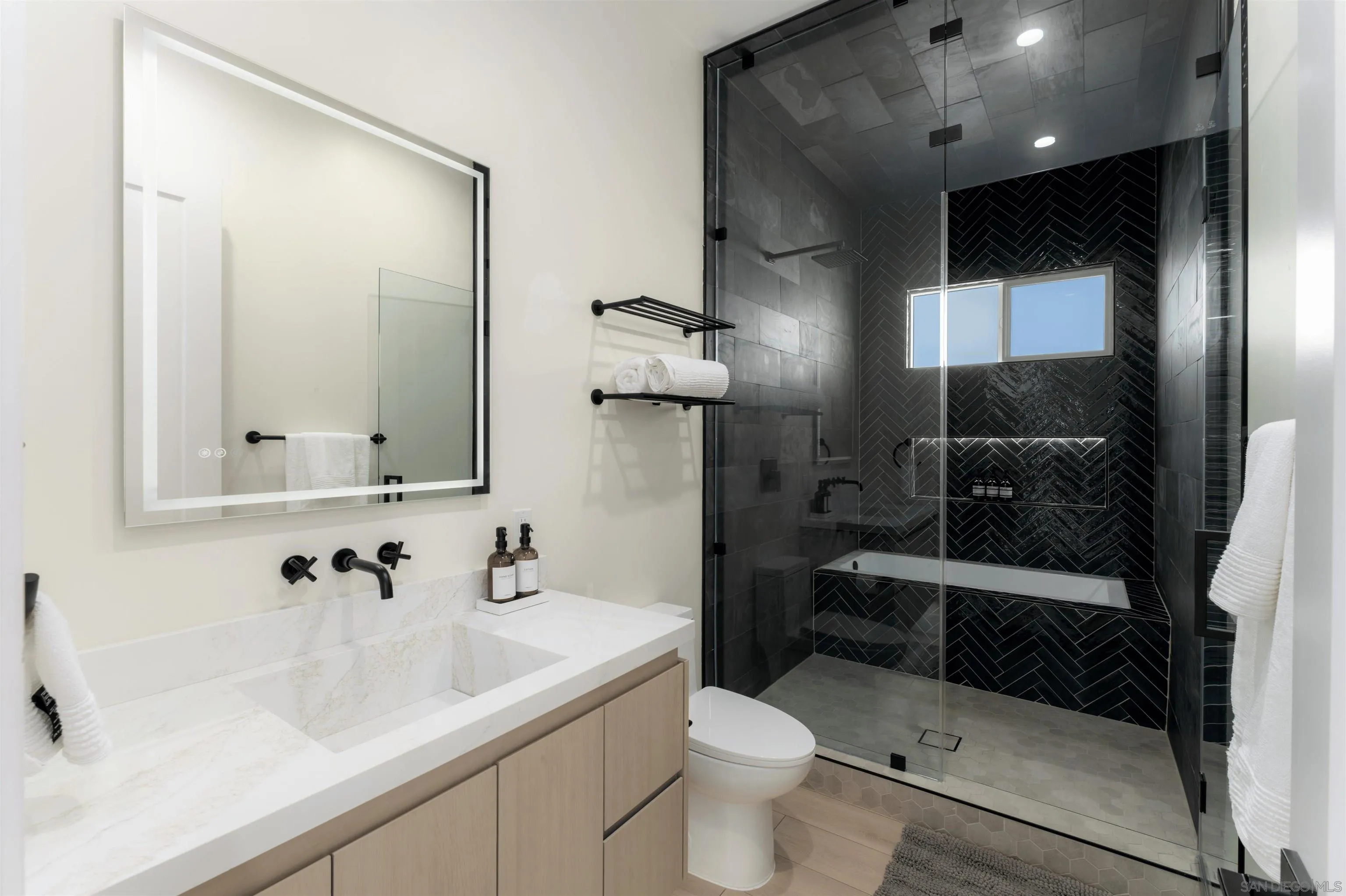 5140 Los Robles Dr, Carlsbad, CA, 92008