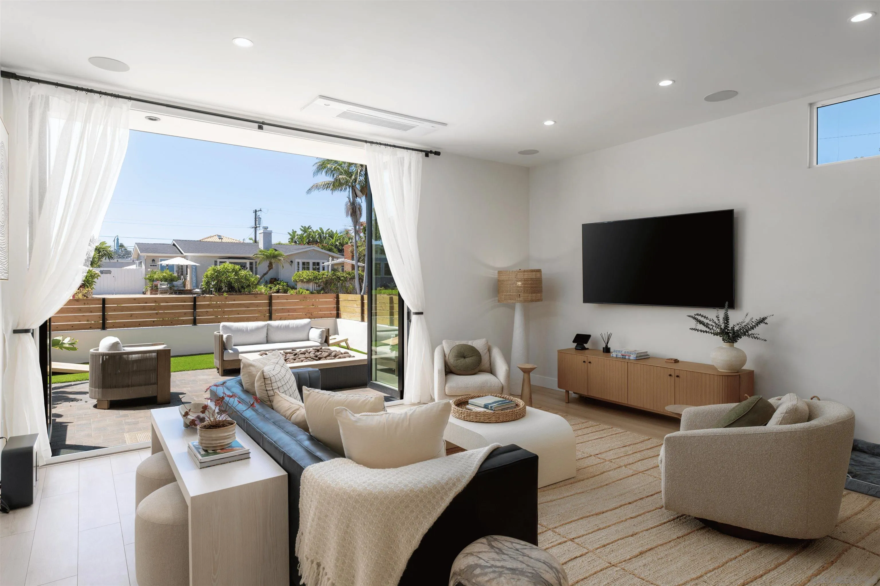 5140 Los Robles Dr, Carlsbad, CA, 92008