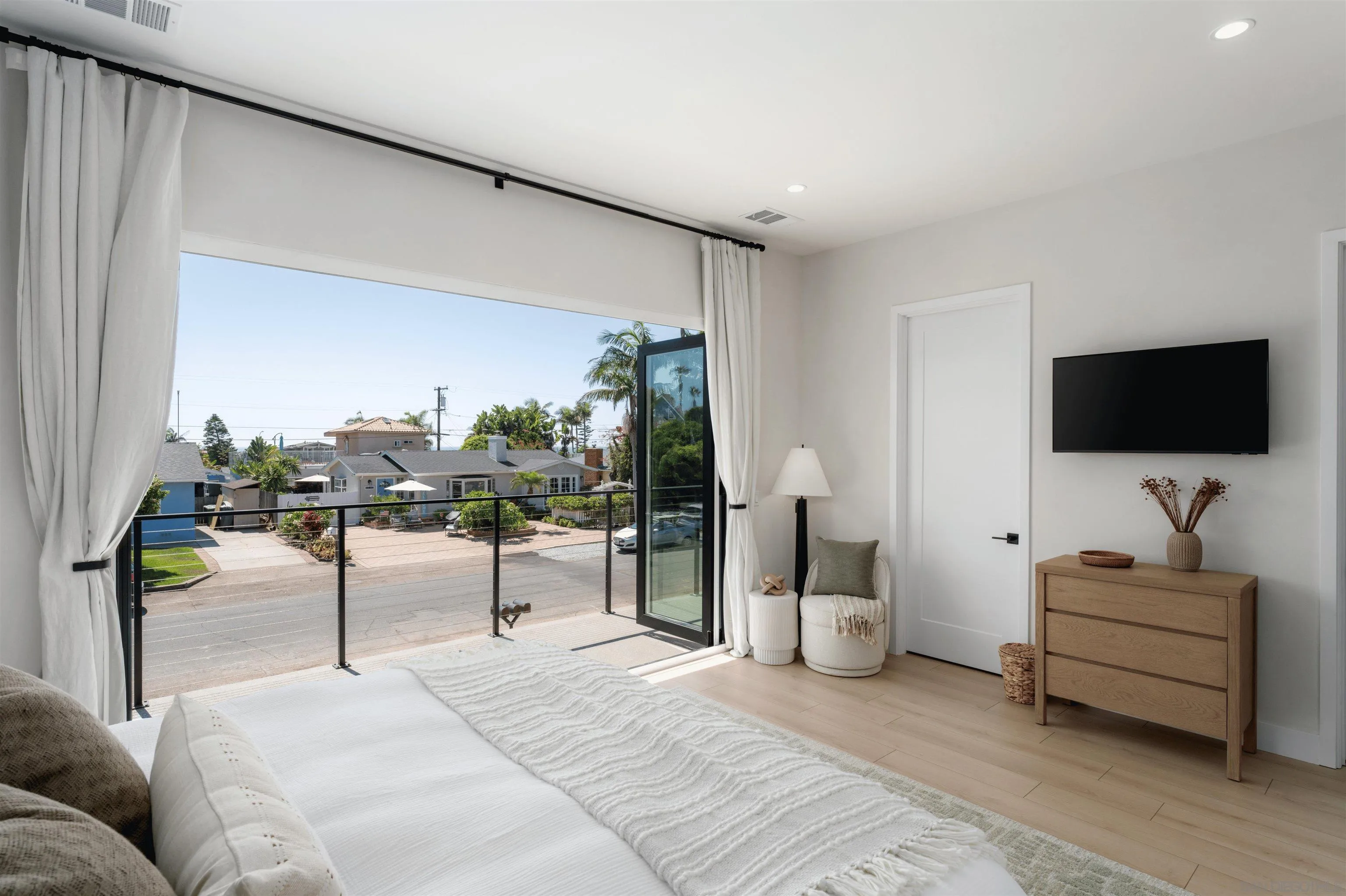5140 Los Robles Dr, Carlsbad, CA, 92008