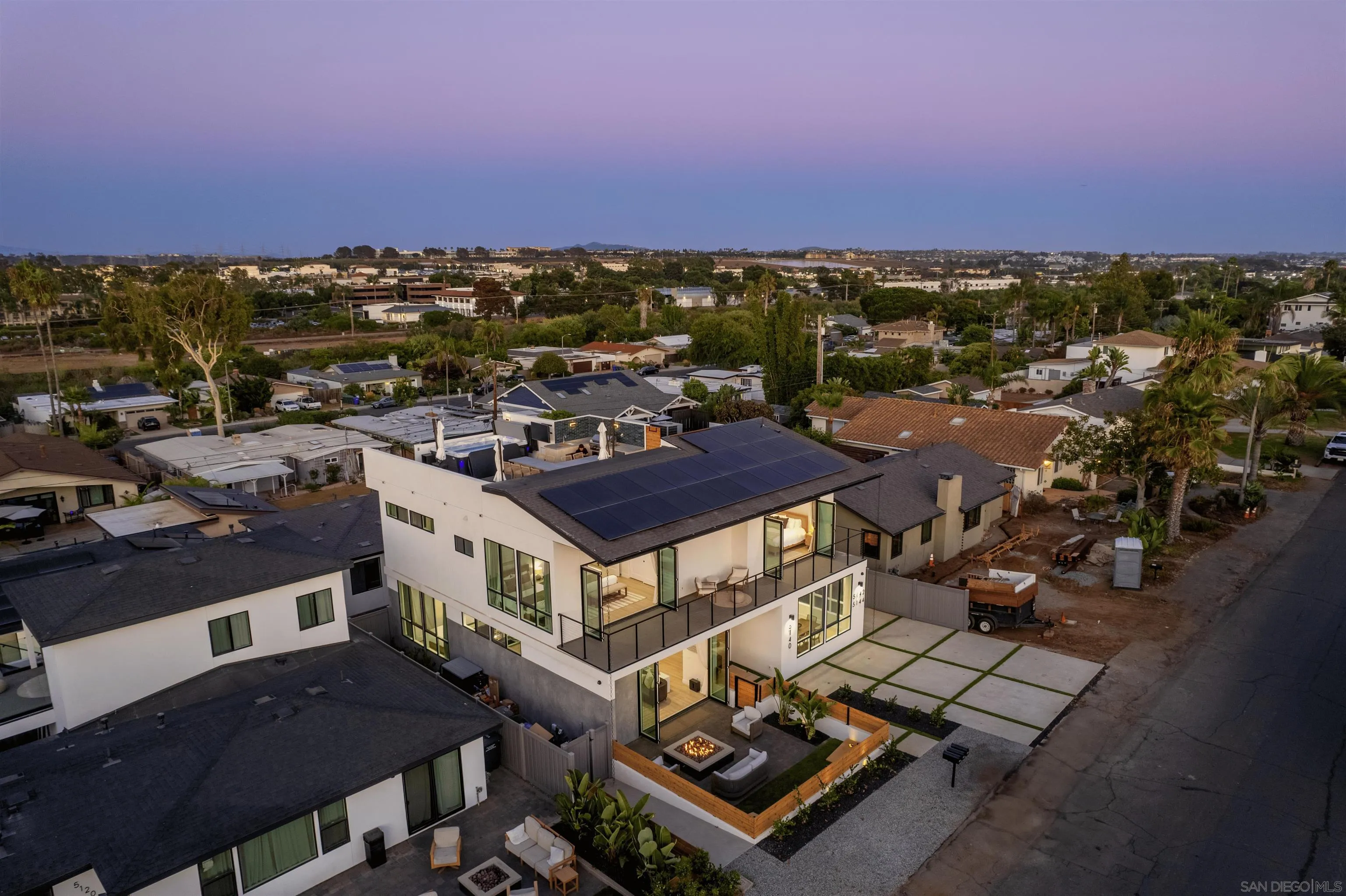 5140 Los Robles Dr, Carlsbad, CA, 92008