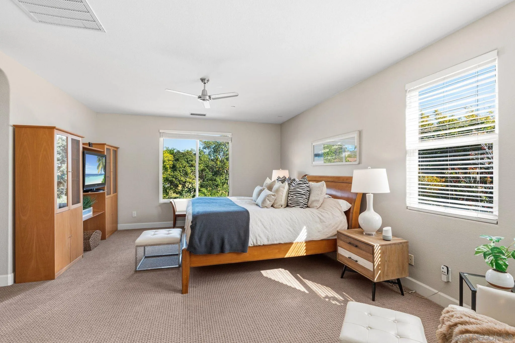 https://cdn.realtyfeed.com/cdn/127/260006136/90392a41459d459e31a0a465b00f45c1.webp