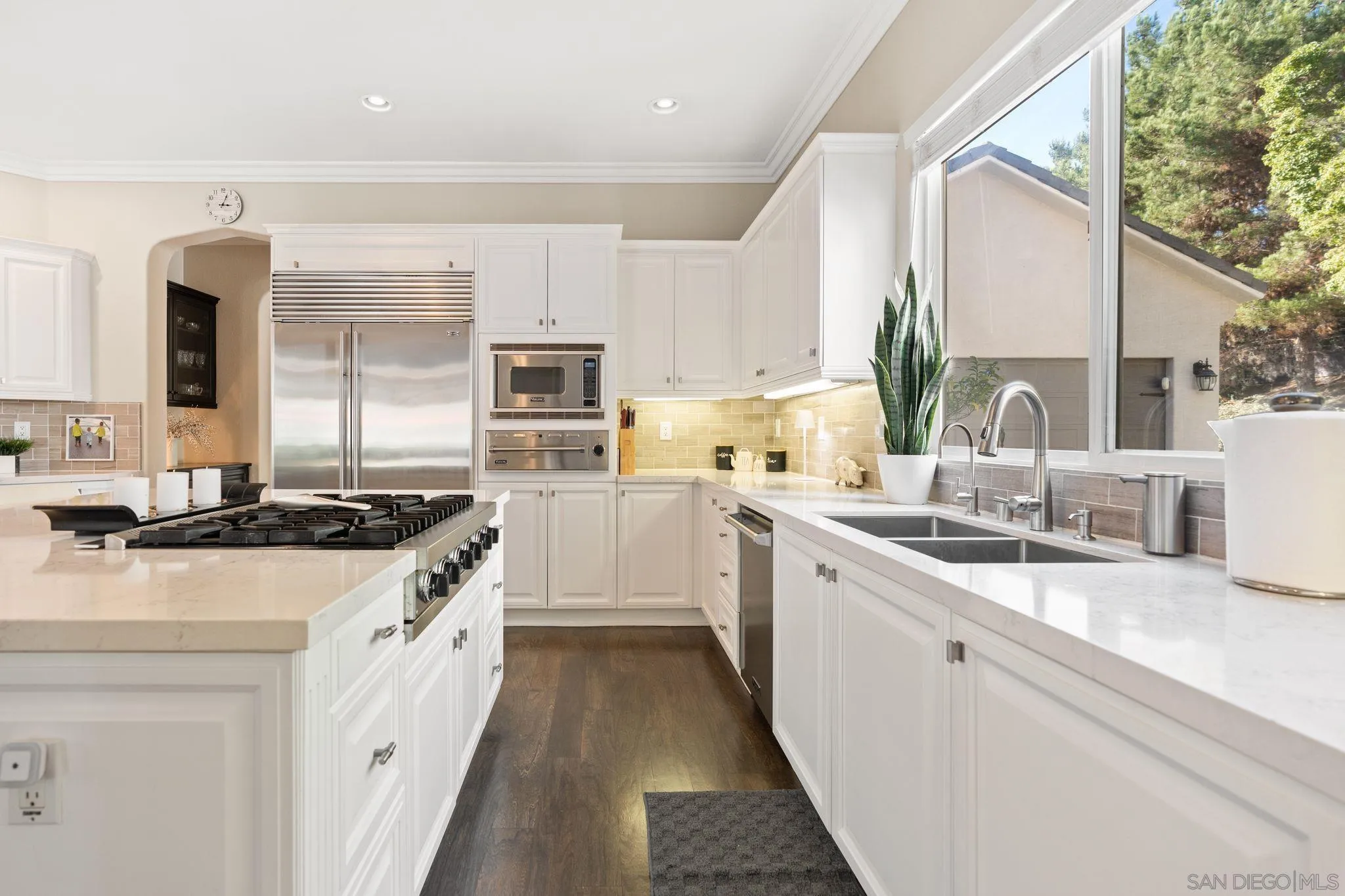 https://cdn.realtyfeed.com/cdn/127/260006136/9de7014db19ba6a8b383430abf5341d0.webp