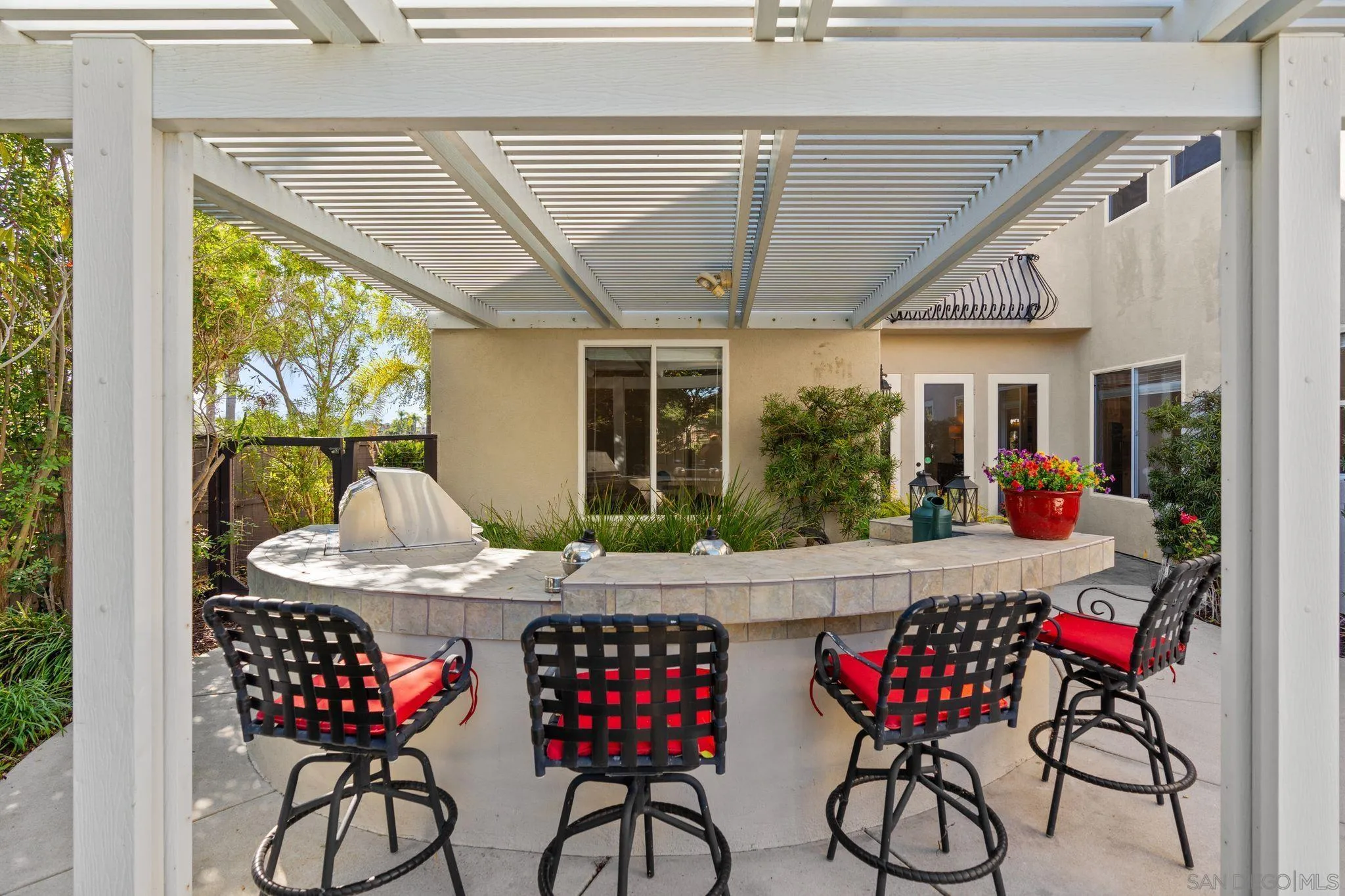 https://cdn.realtyfeed.com/cdn/127/260006136/fa1b657e242b49f0f399ac11951bf35c.webp