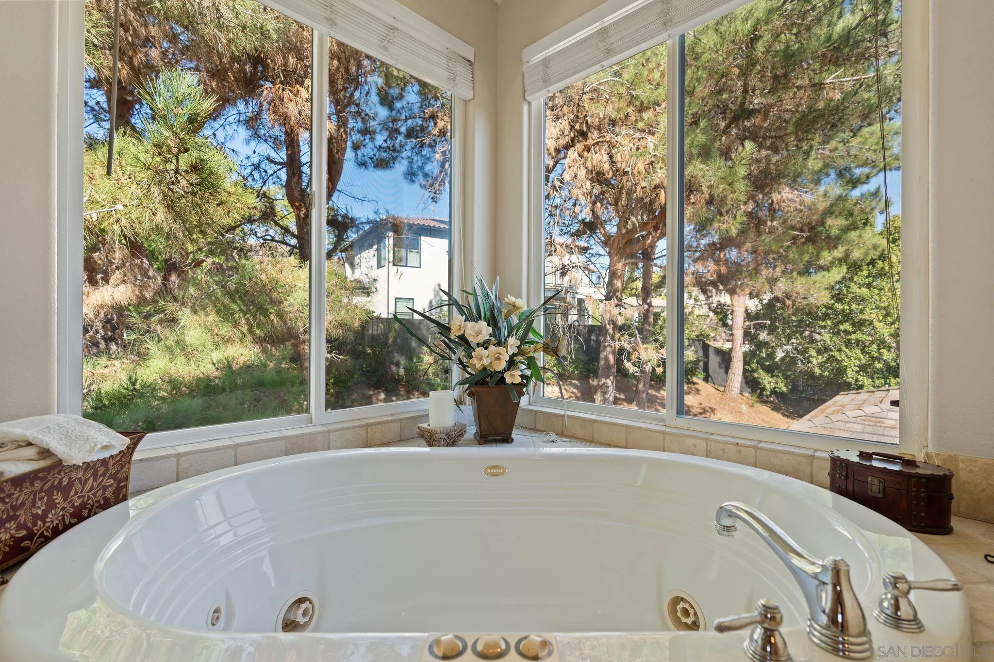 https://cdn.realtyfeed.com/cdn/127/260006136/fc0f20130f8132bde03da2343d175022.webp