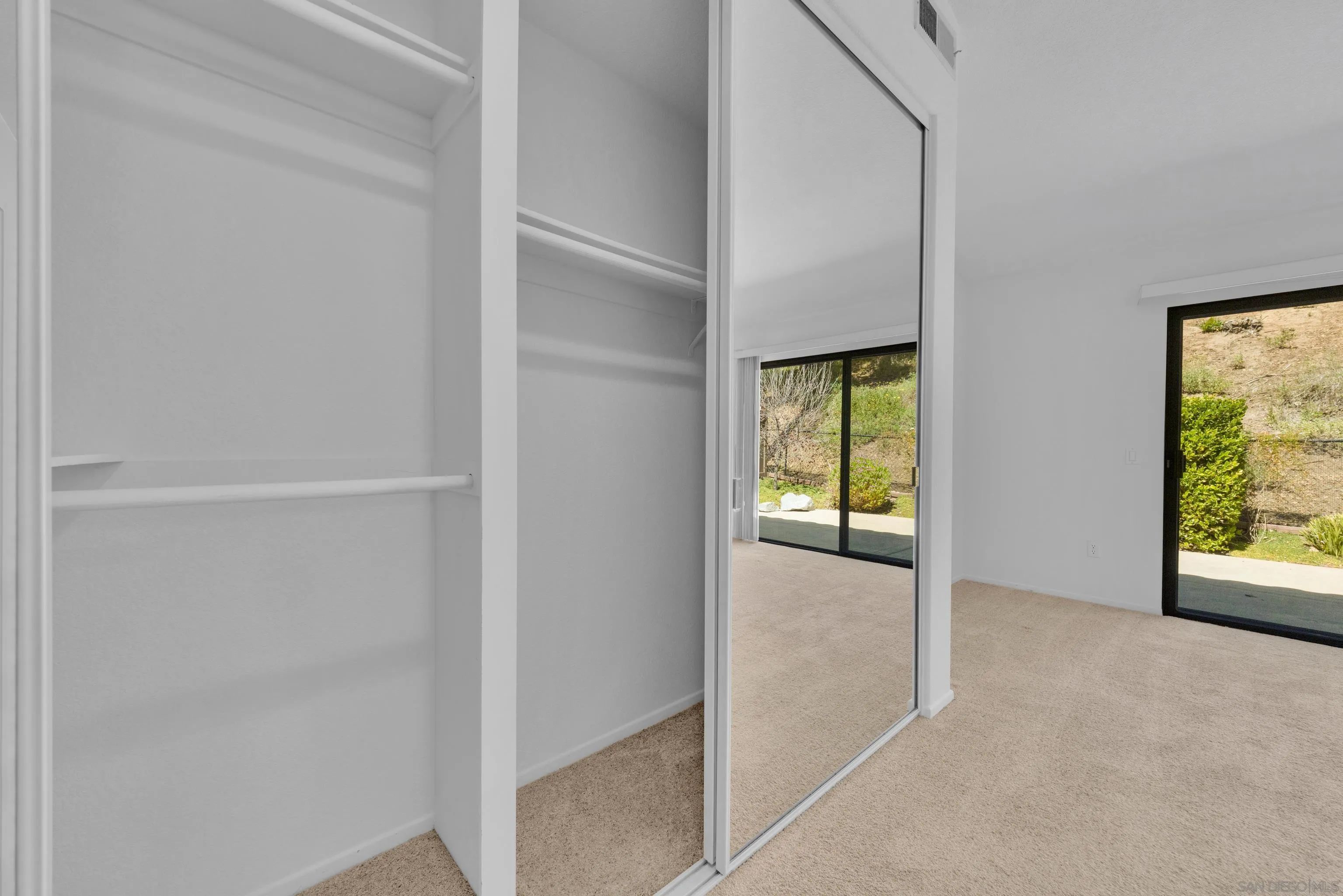 https://cdn.realtyfeed.com/cdn/127/260006138/165e5374945e9581a9d2a973fc3e7fbd.webp