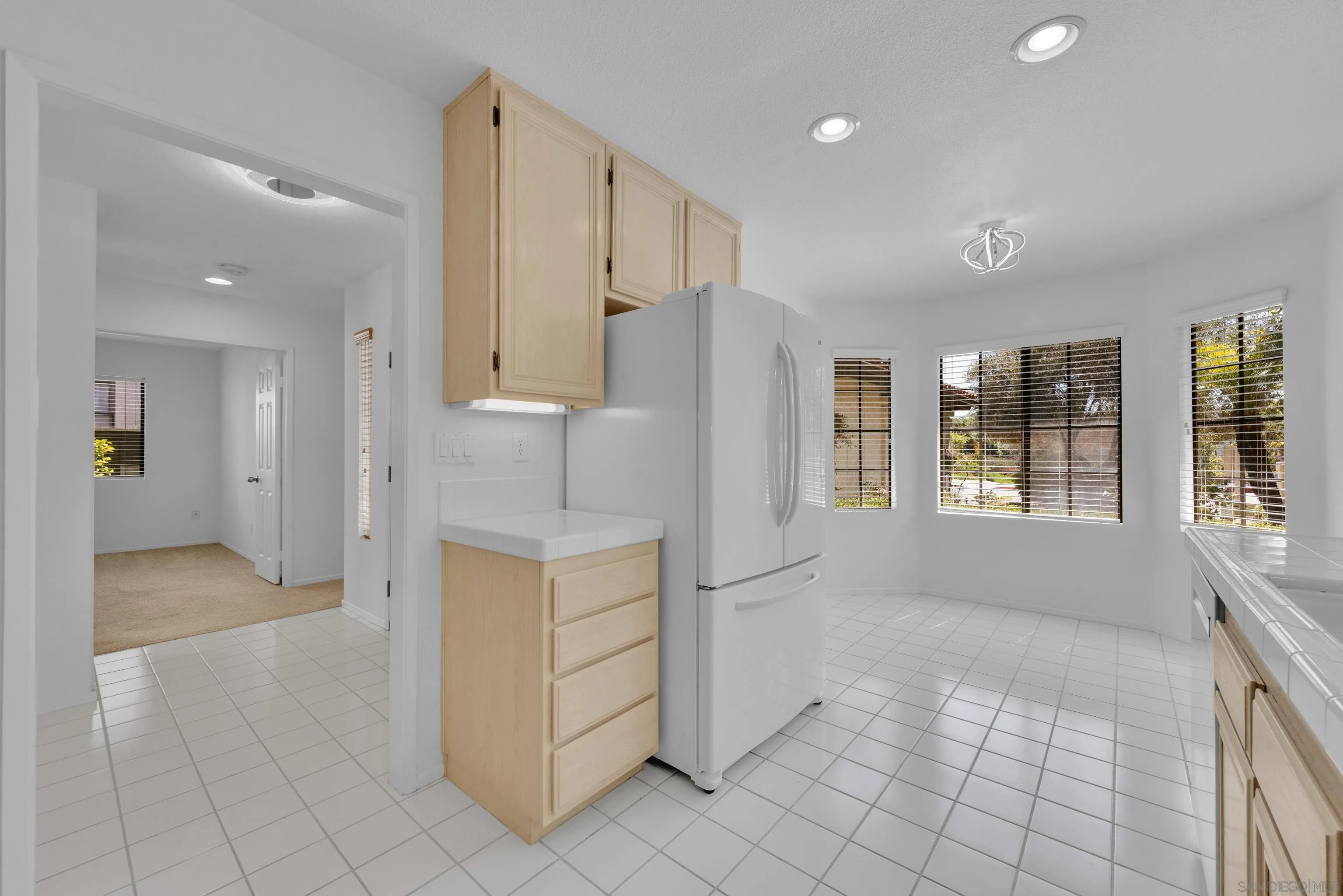 https://cdn.realtyfeed.com/cdn/127/260006138/2cf658e4f4c04256c6a51d49843cfdb5.webp