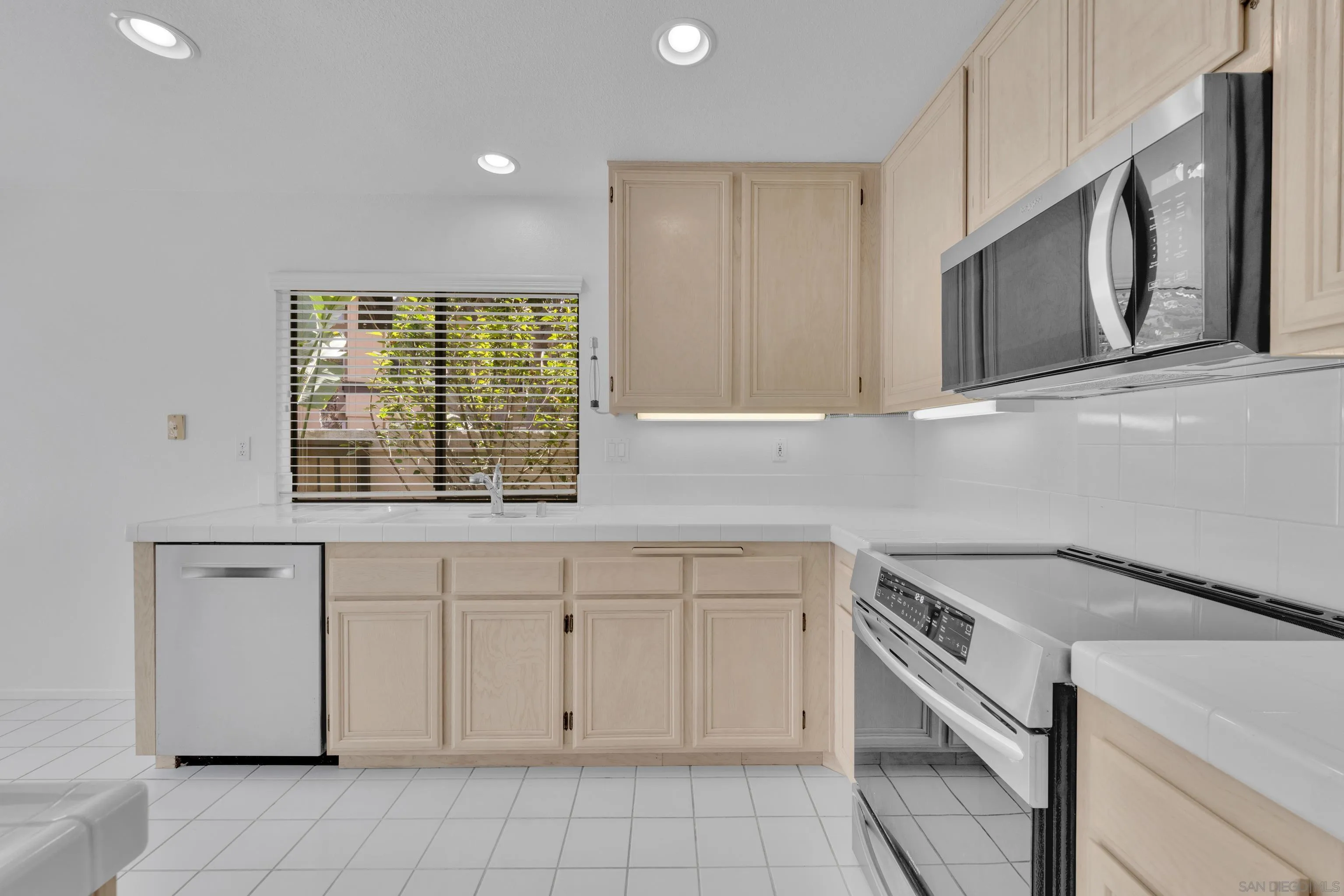 https://cdn.realtyfeed.com/cdn/127/260006138/33ae4876be6dd5e11614938d6b610cf1.webp