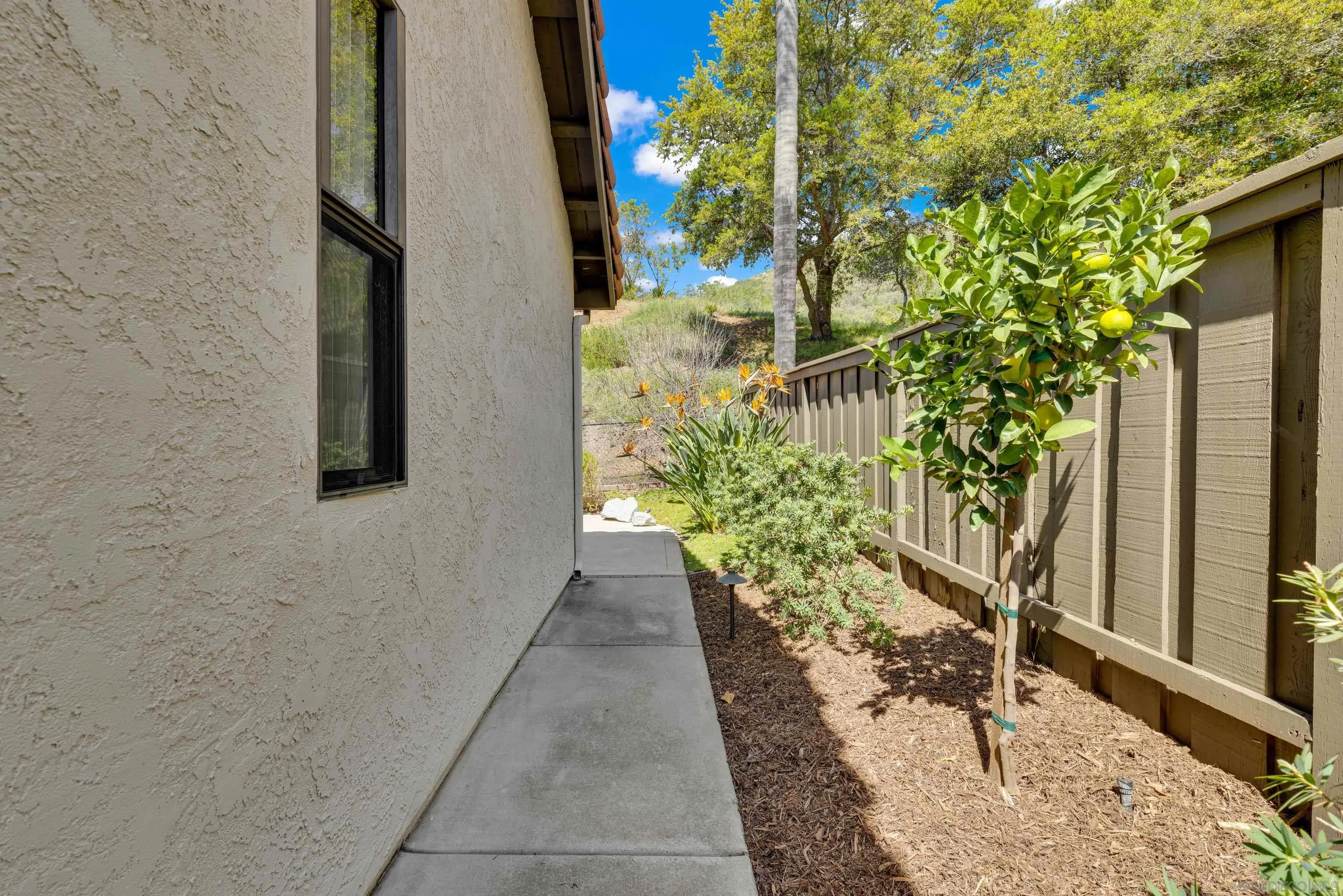 https://cdn.realtyfeed.com/cdn/127/260006138/911fe5ec2569d7afd5b9d706f12d04b6.webp