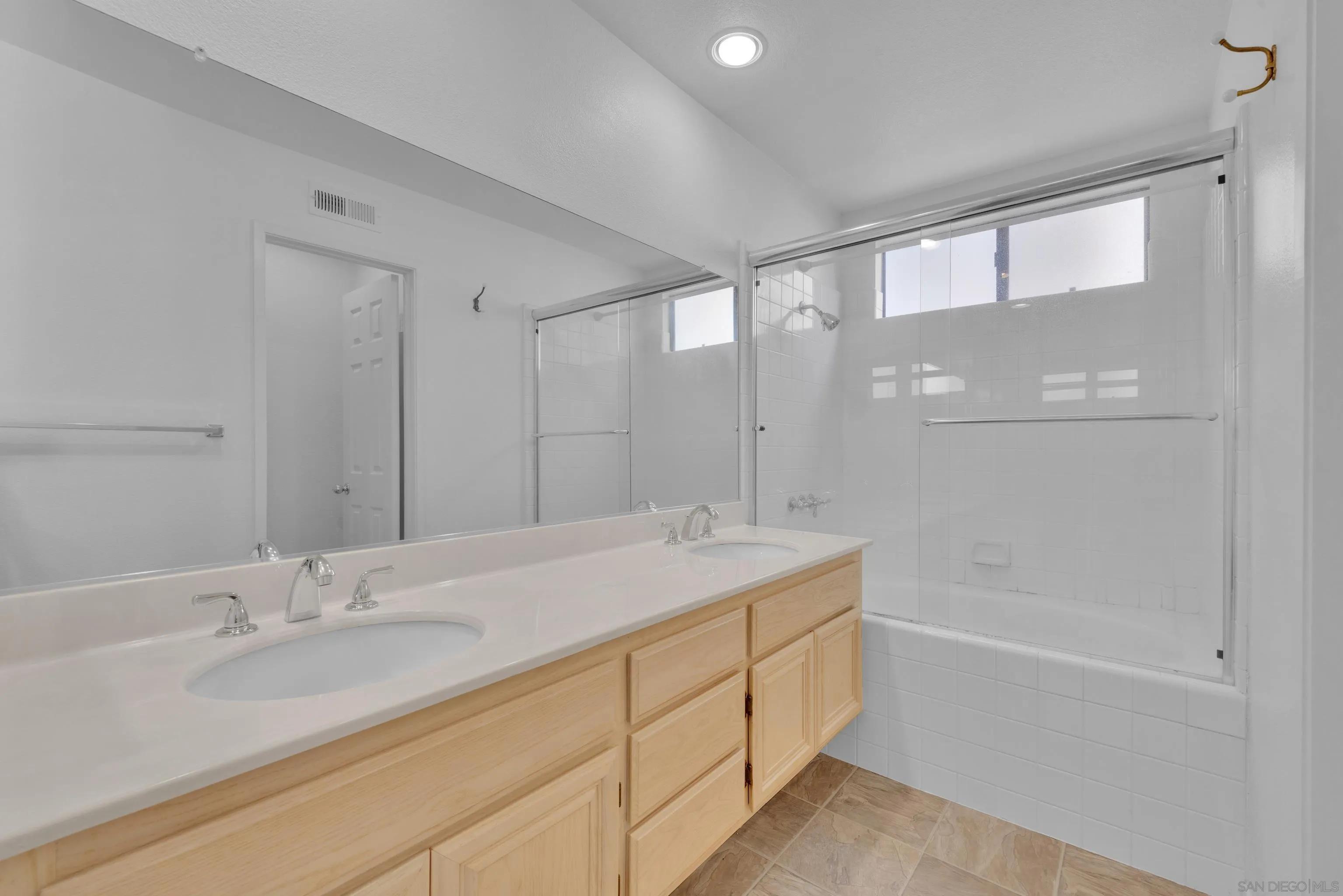 https://cdn.realtyfeed.com/cdn/127/260006138/b514e5bf6d352b63195113d8c218a0b5.webp
