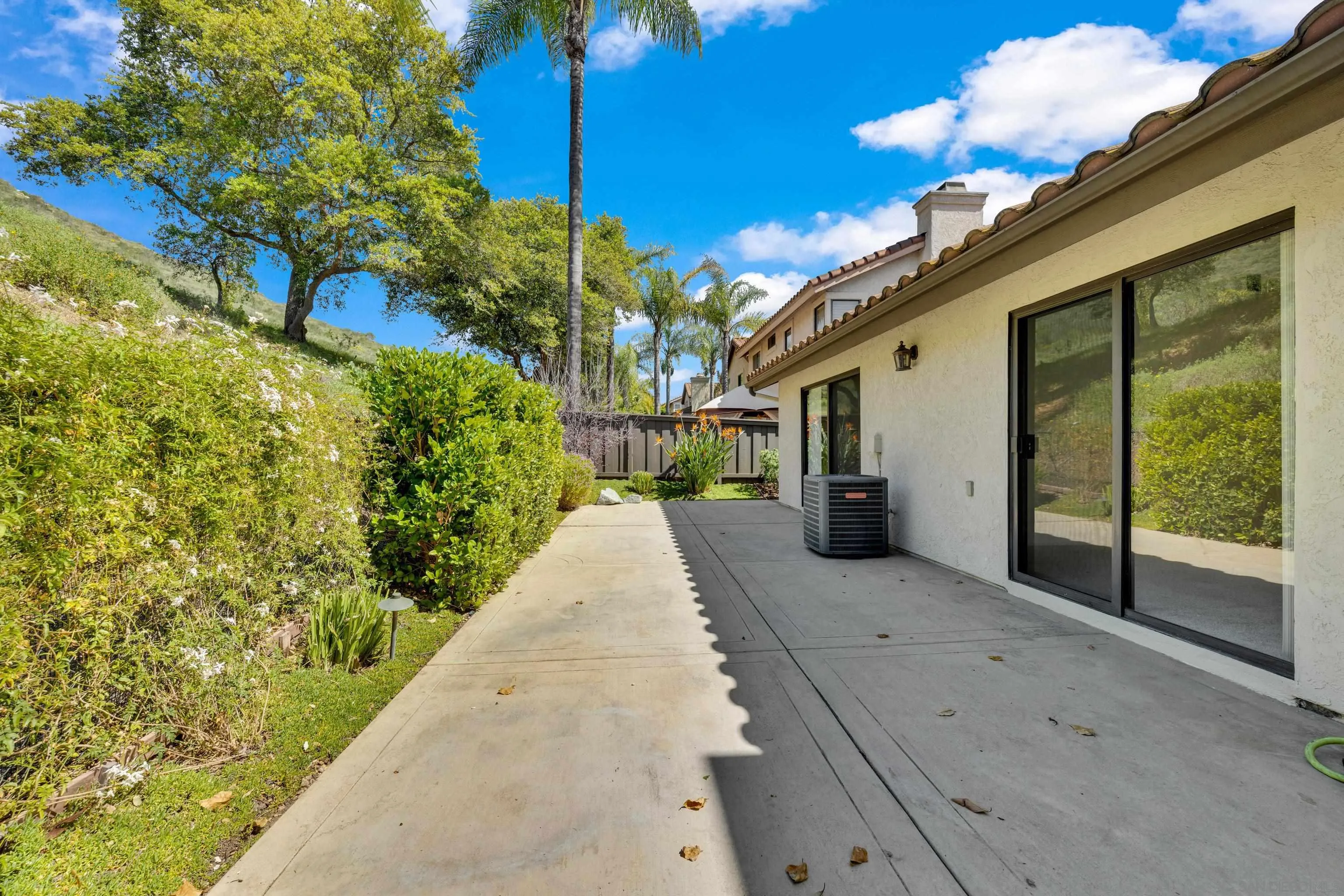 https://cdn.realtyfeed.com/cdn/127/260006138/f065b9f319bb394c65396b8a6ae2524b.webp