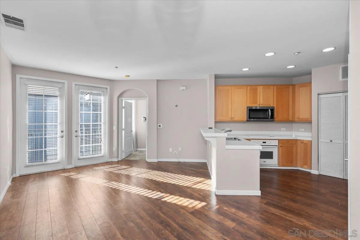 Photo #5: 260006146 Listing: Photo #5
