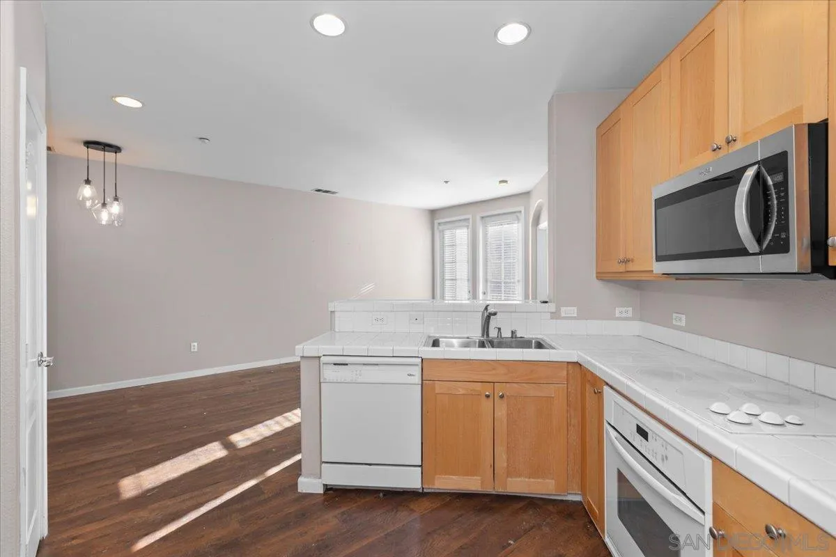 Photo #6: 260006146 Listing: Photo #6