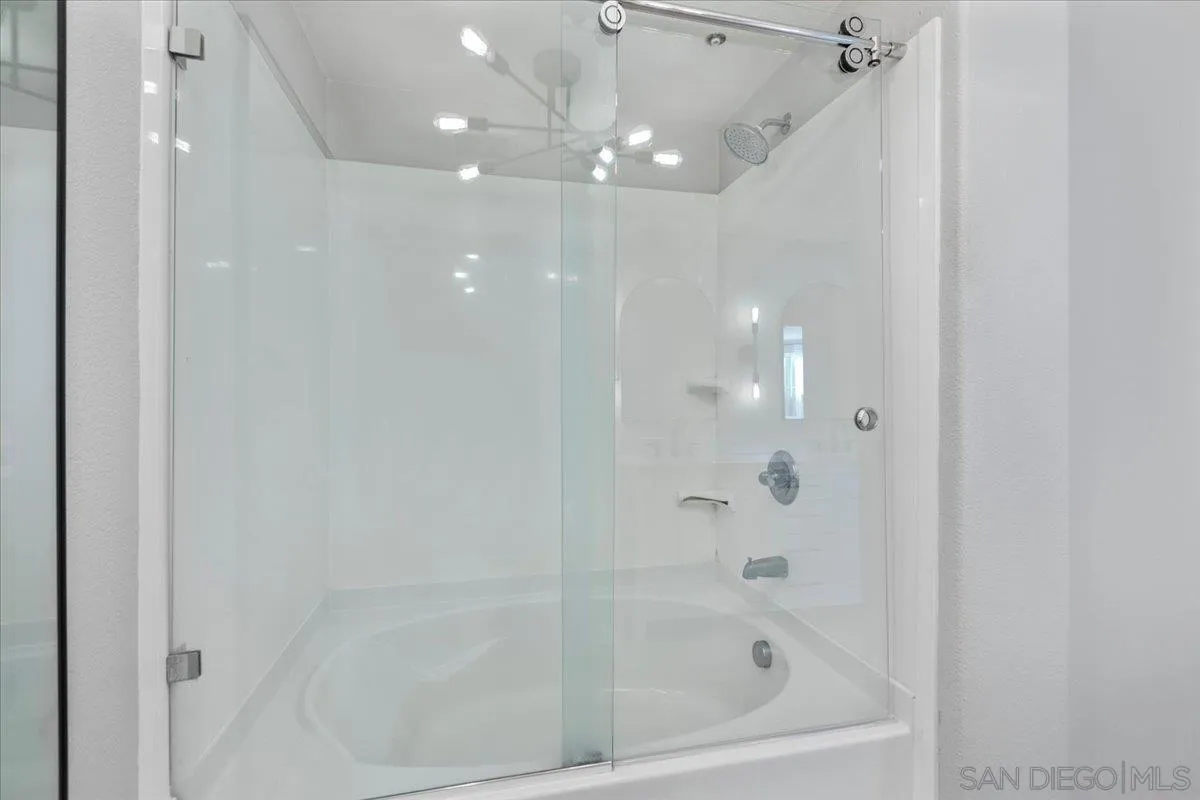 Photo #14: 260006146 Listing: Photo #14
