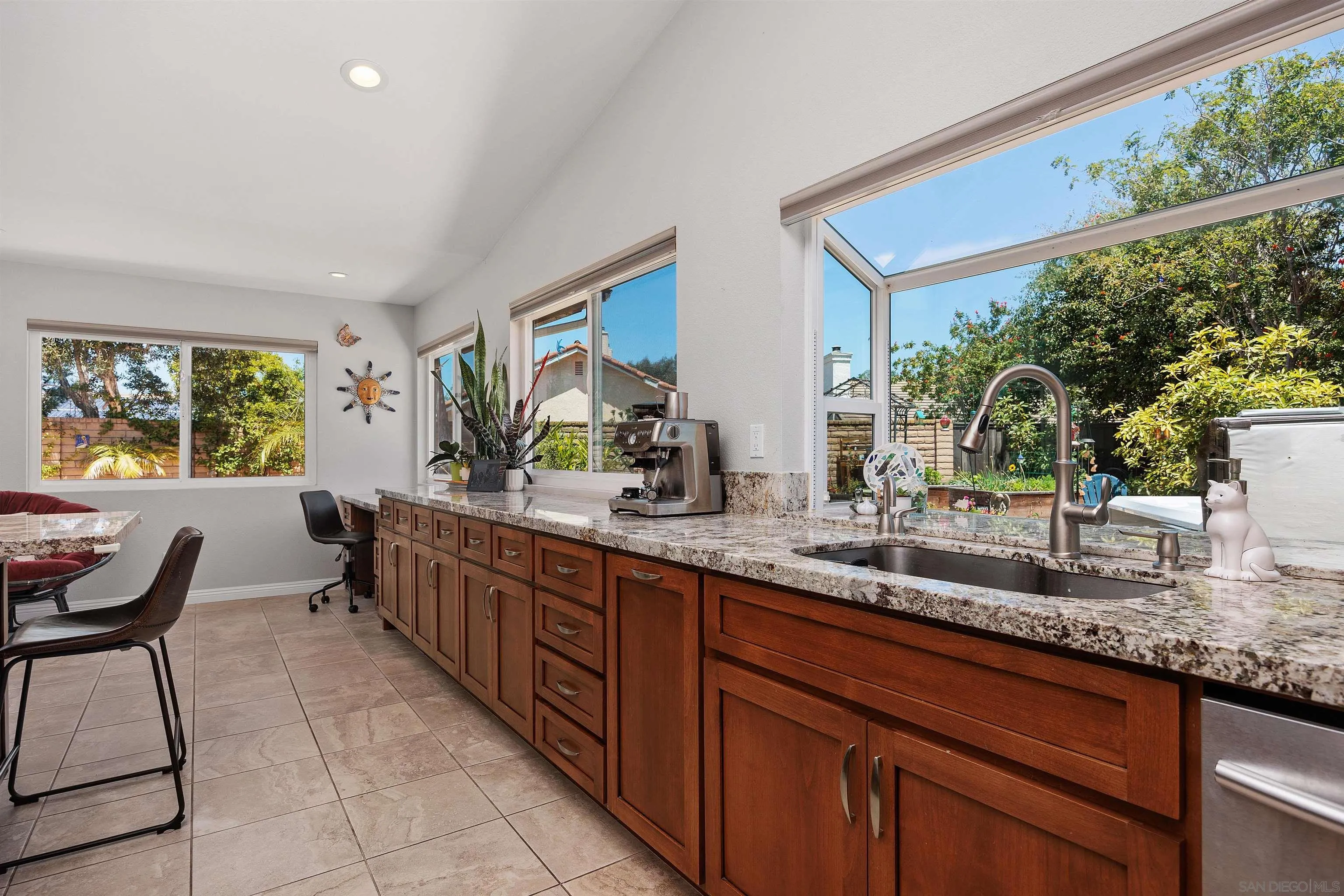 https://cdn.realtyfeed.com/cdn/127/260006157/65b338cd150d1398f173b15d19c797b5.webp