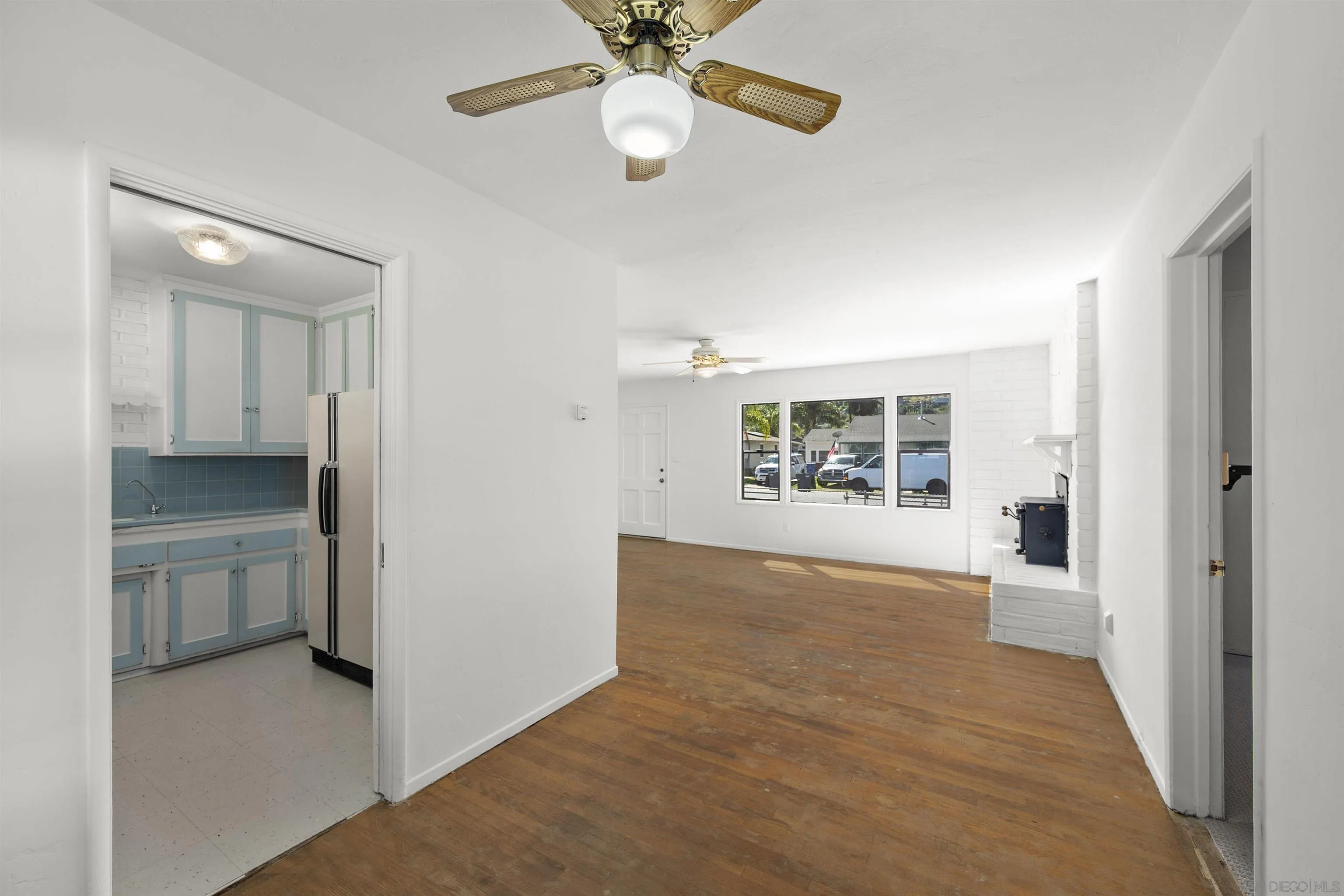 https://cdn.realtyfeed.com/cdn/127/260006164/ef400840586775beaf24e801549c4cc6.webp