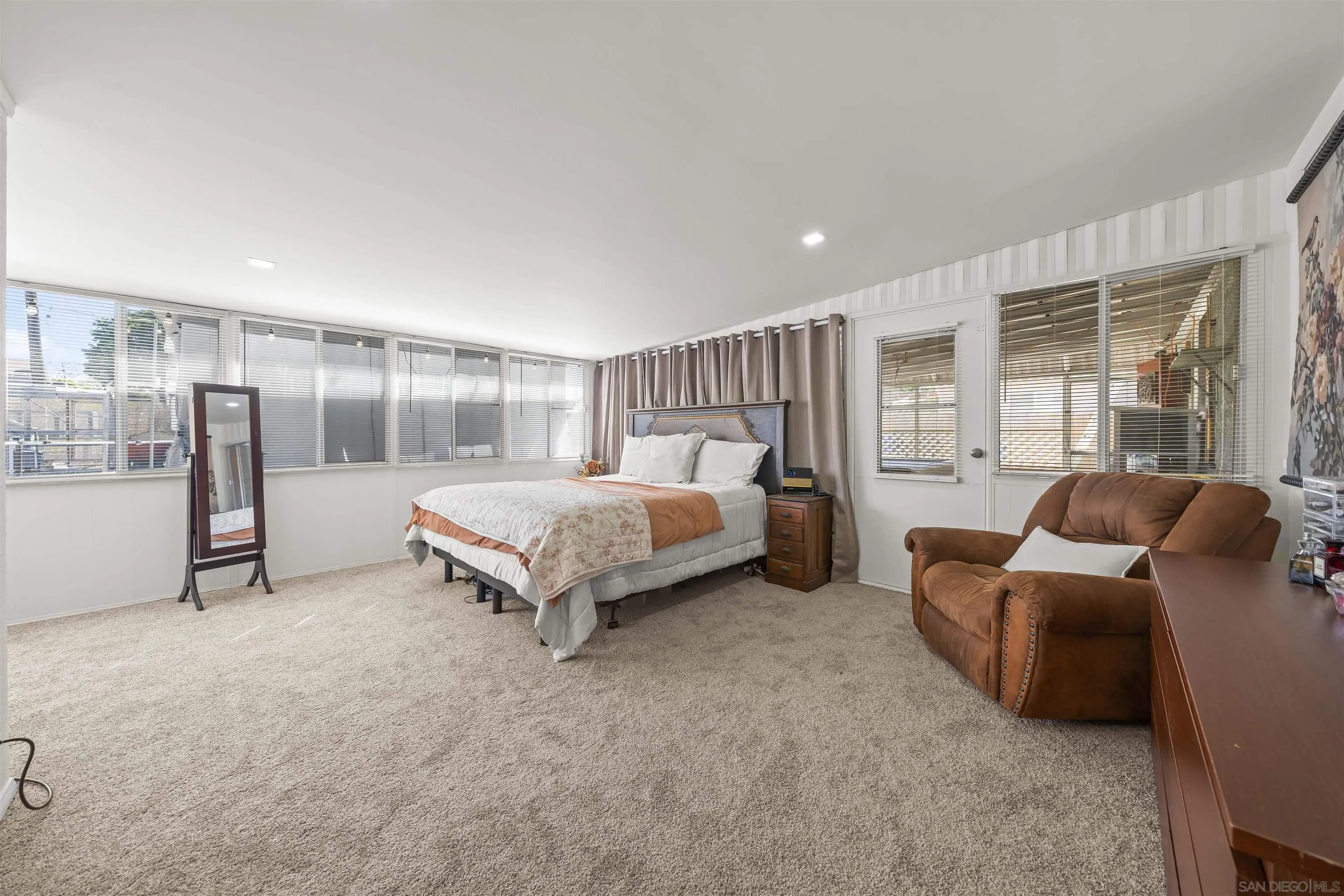 https://cdn.realtyfeed.com/cdn/127/260006179/08ef2c51c7090c12e59e2d2688ae0fe1.webp