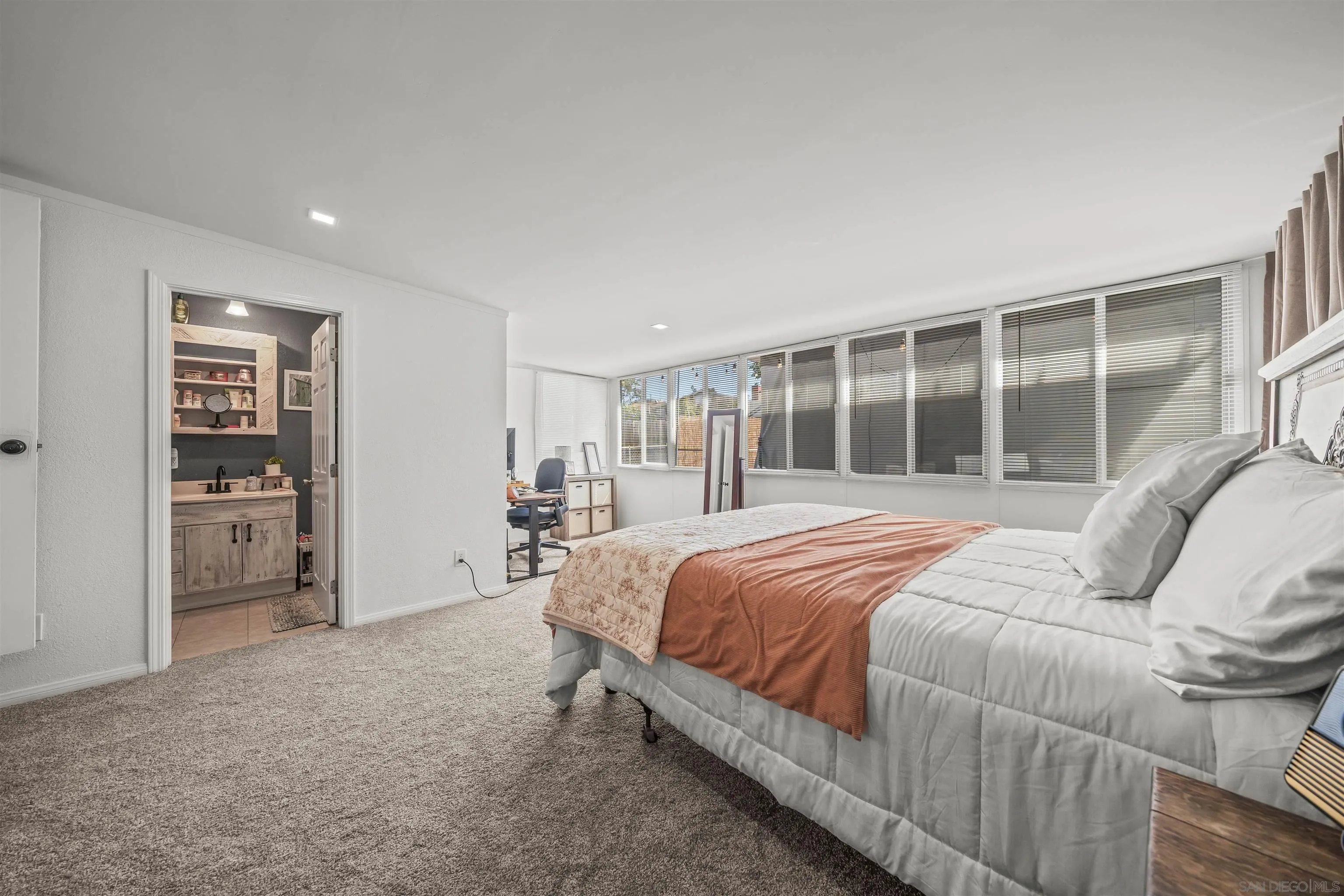 https://cdn.realtyfeed.com/cdn/127/260006179/346713927785cbc28622499b1bc6dd77.webp