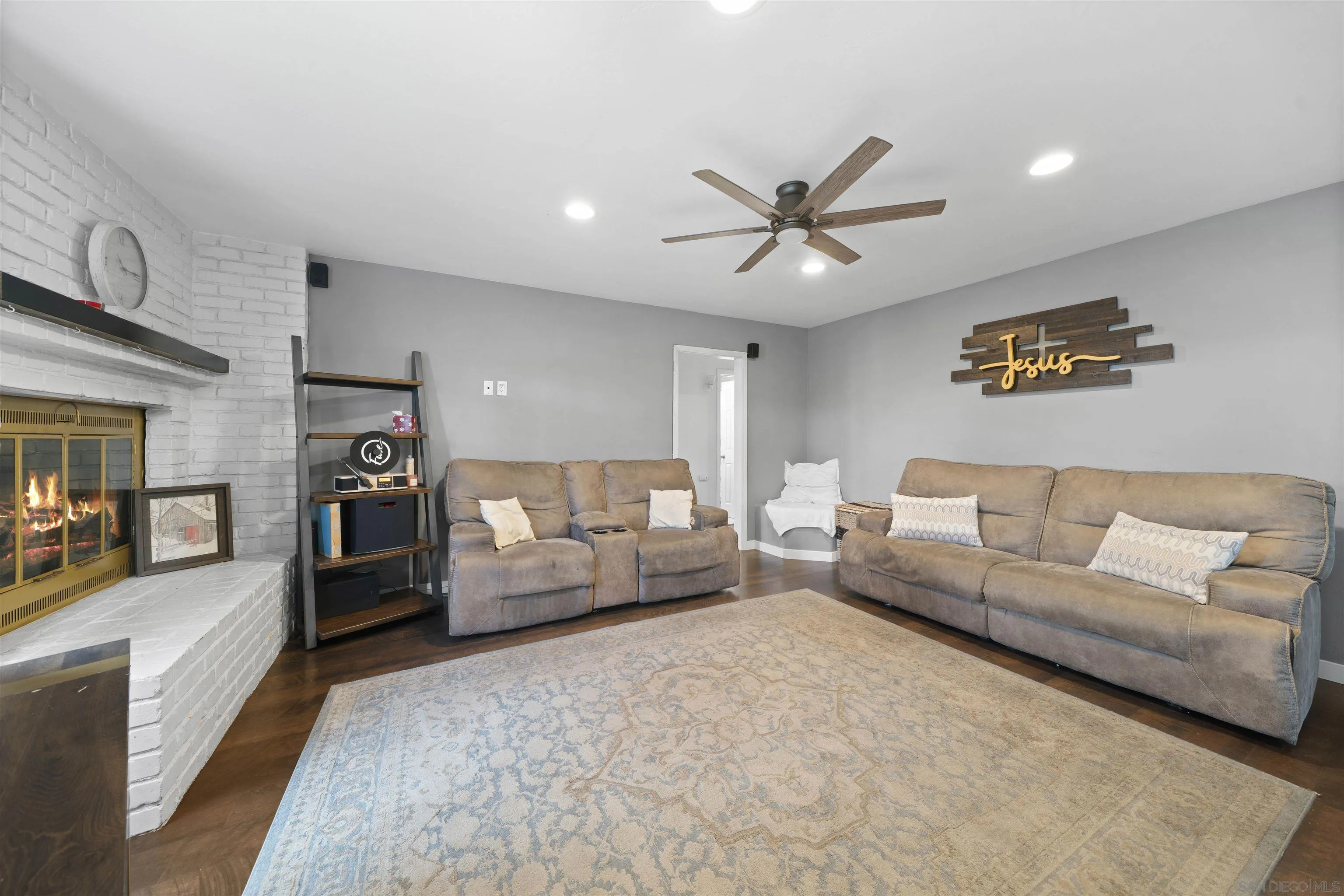 https://cdn.realtyfeed.com/cdn/127/260006179/37336f96ac678a5a869b802ceed1e60b.webp