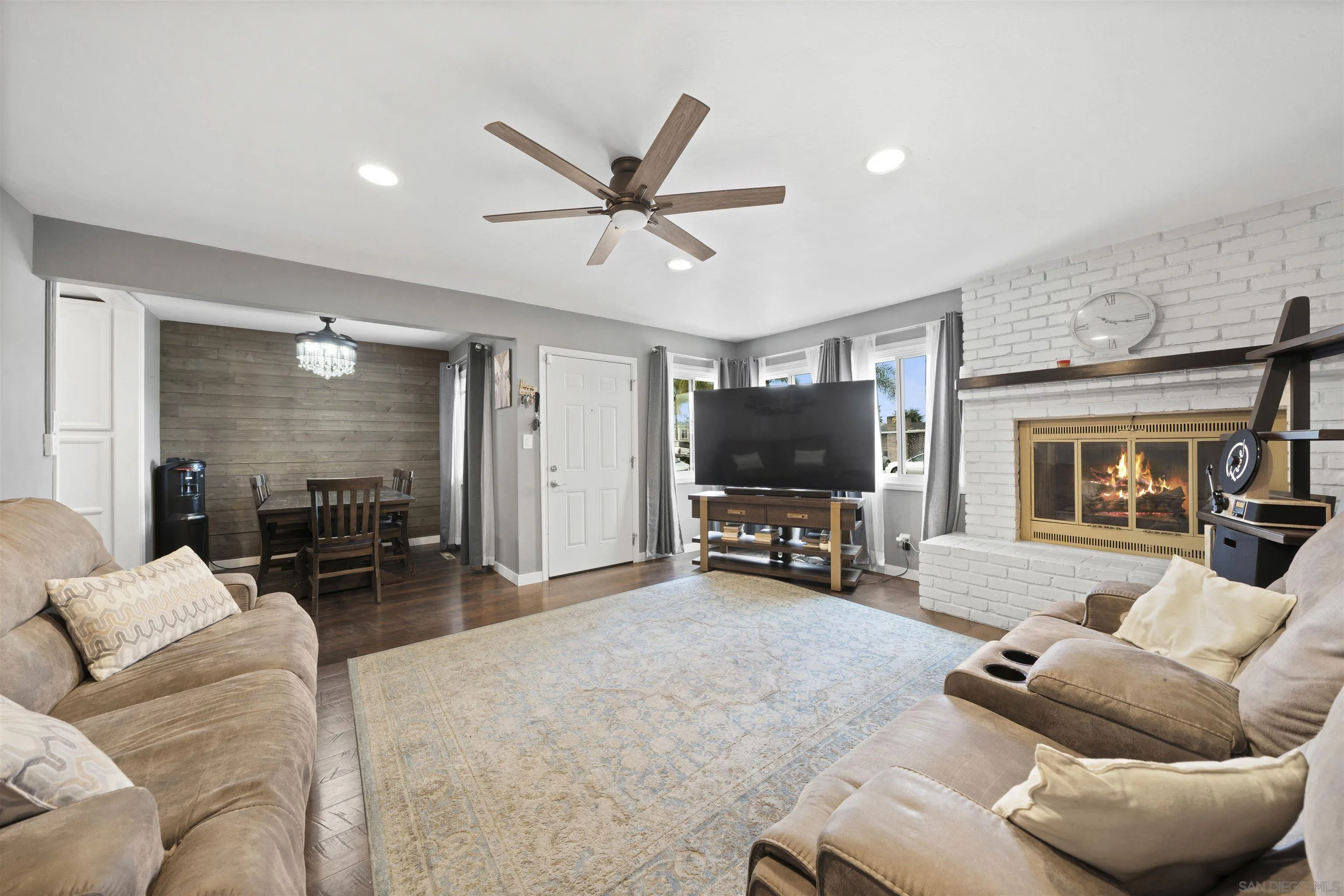 https://cdn.realtyfeed.com/cdn/127/260006179/40ad6d0e54f38053f35162c971d610bd.webp